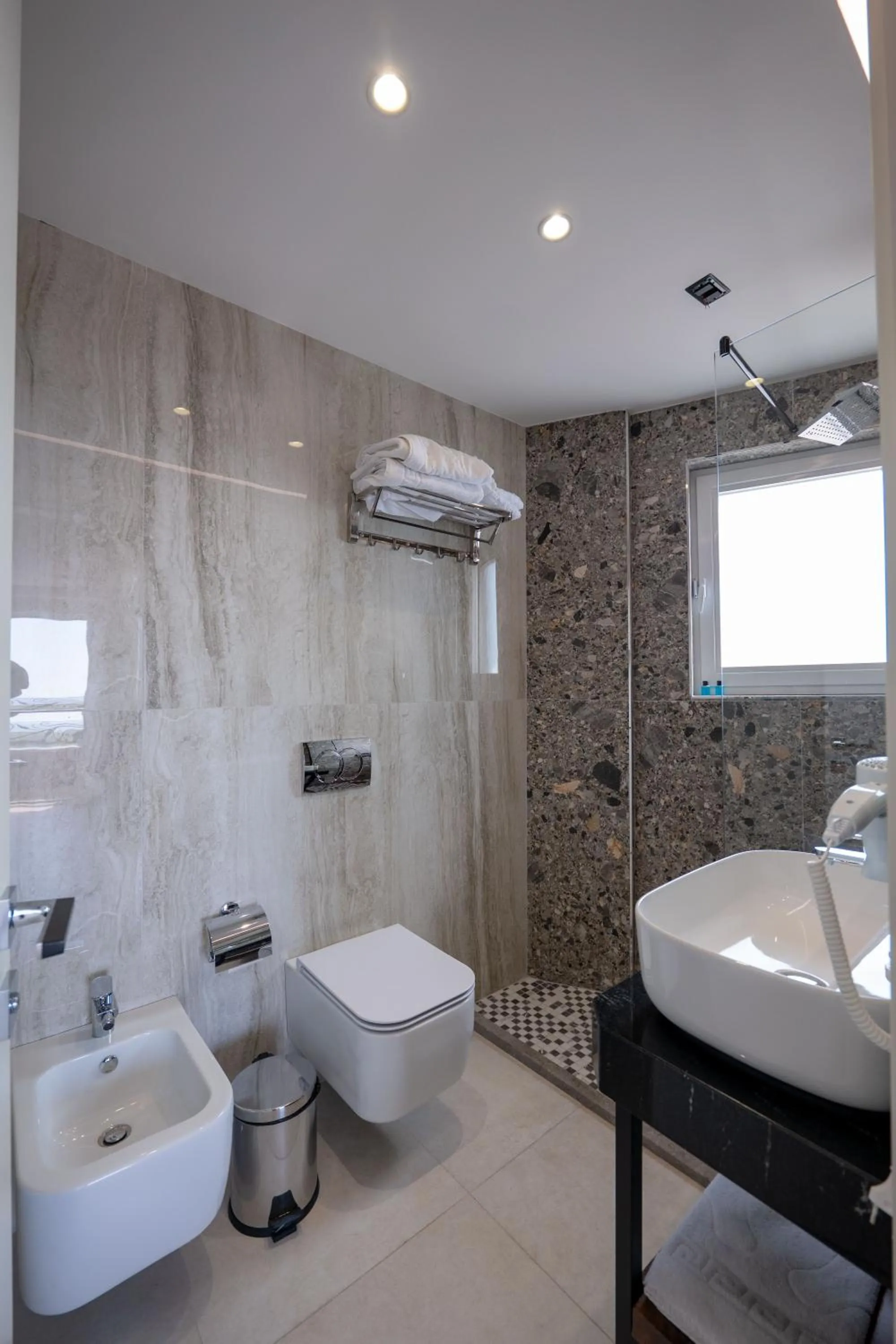 Shower in Hotel Dior