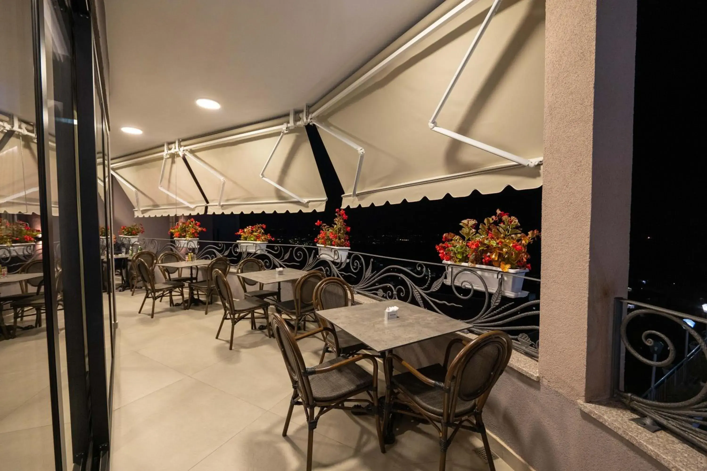 Restaurant/places to eat in Hotel Dior Restaurant/places to eat in Hotel Dior