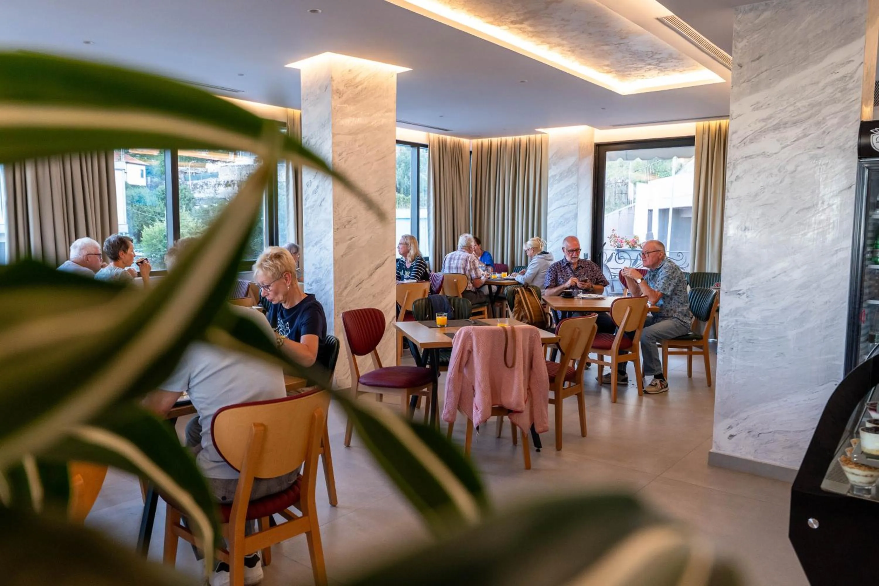 Restaurant/places to eat in Hotel Dior