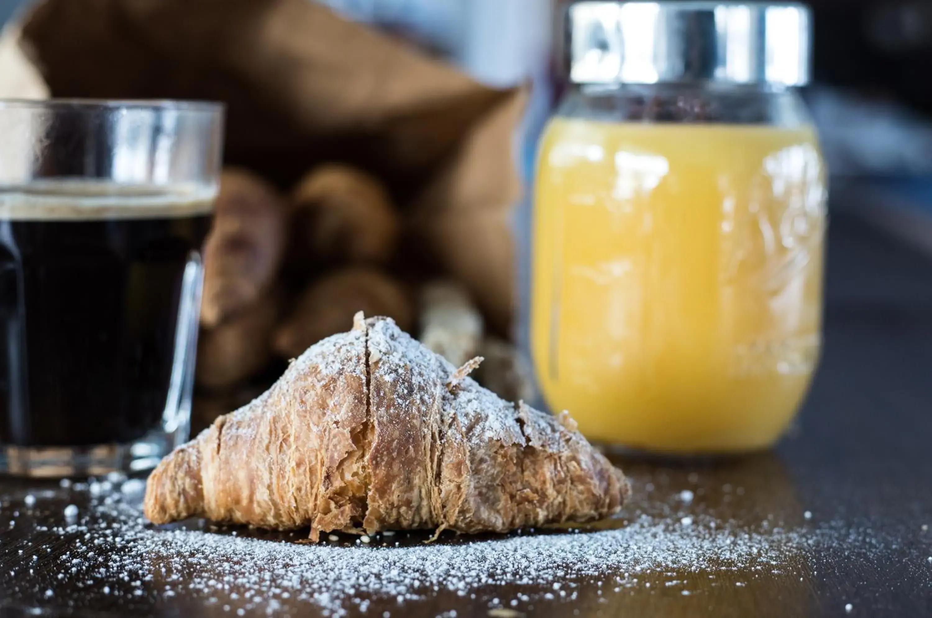 Food and drinks in Aloni Hotel & Suites Food and drinks in Aloni Hotel & Suites