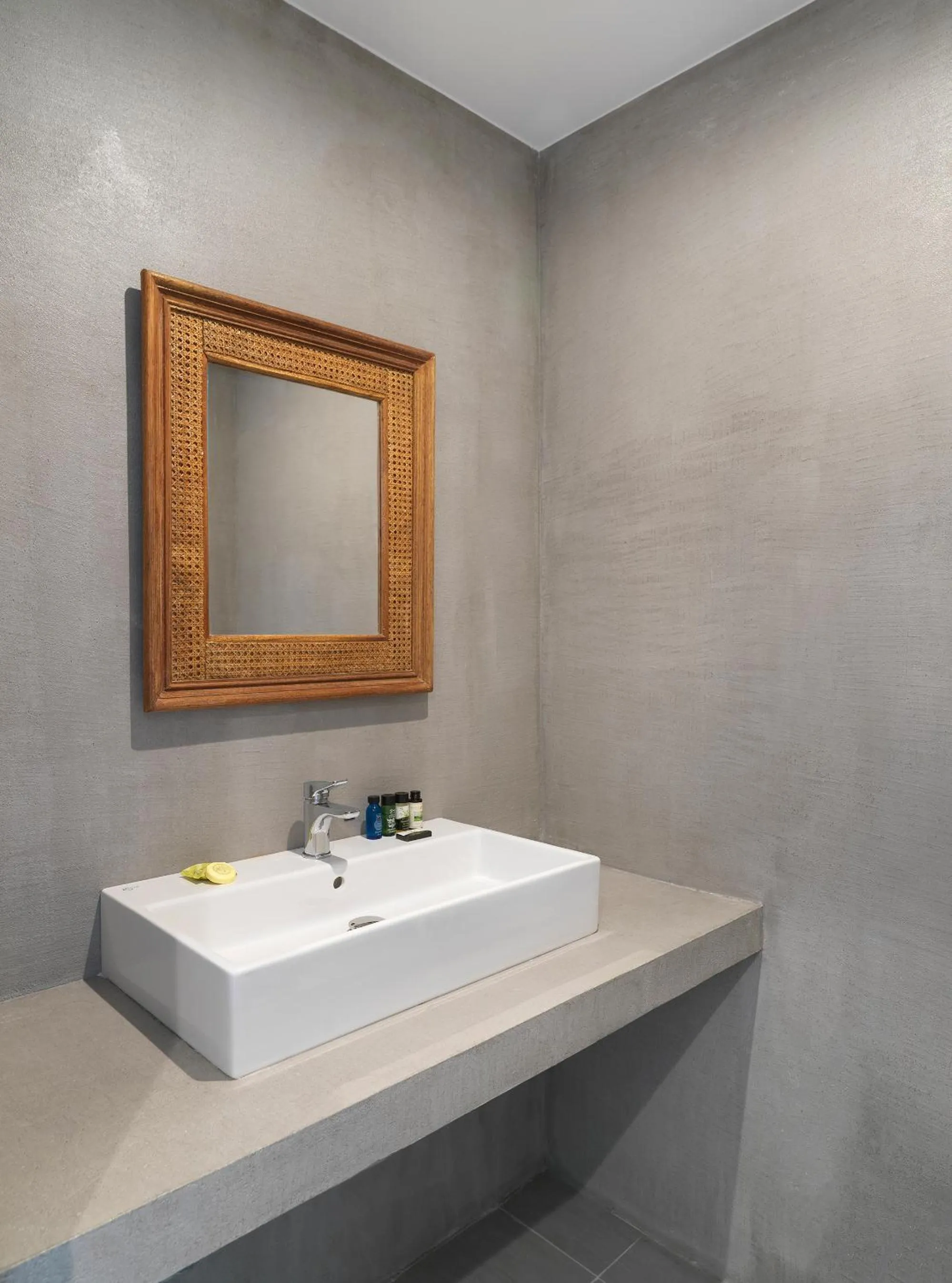 Bathroom in Aloni Hotel & Suites