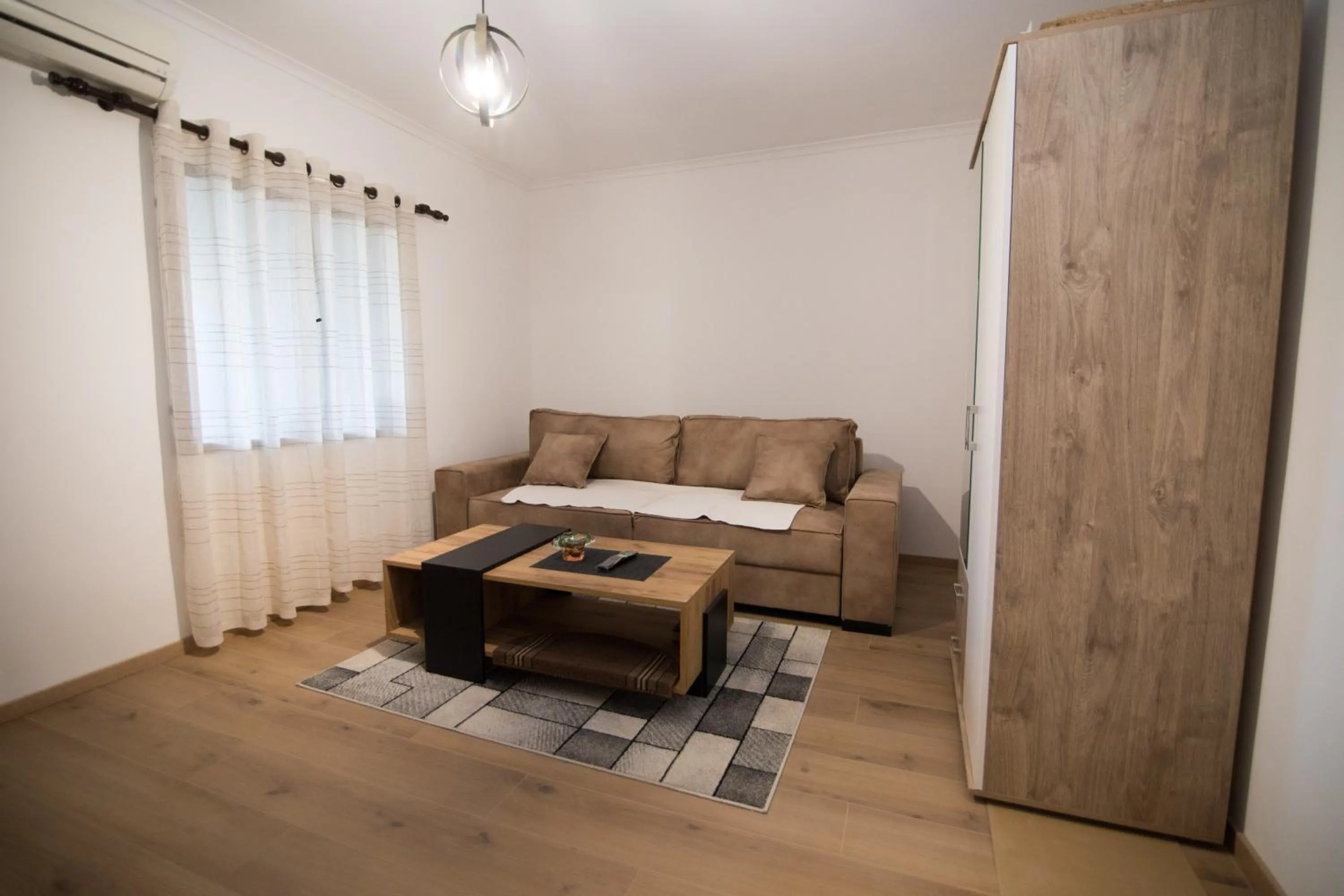 Apartment with Terrace - single occupancy in Apartman Božur