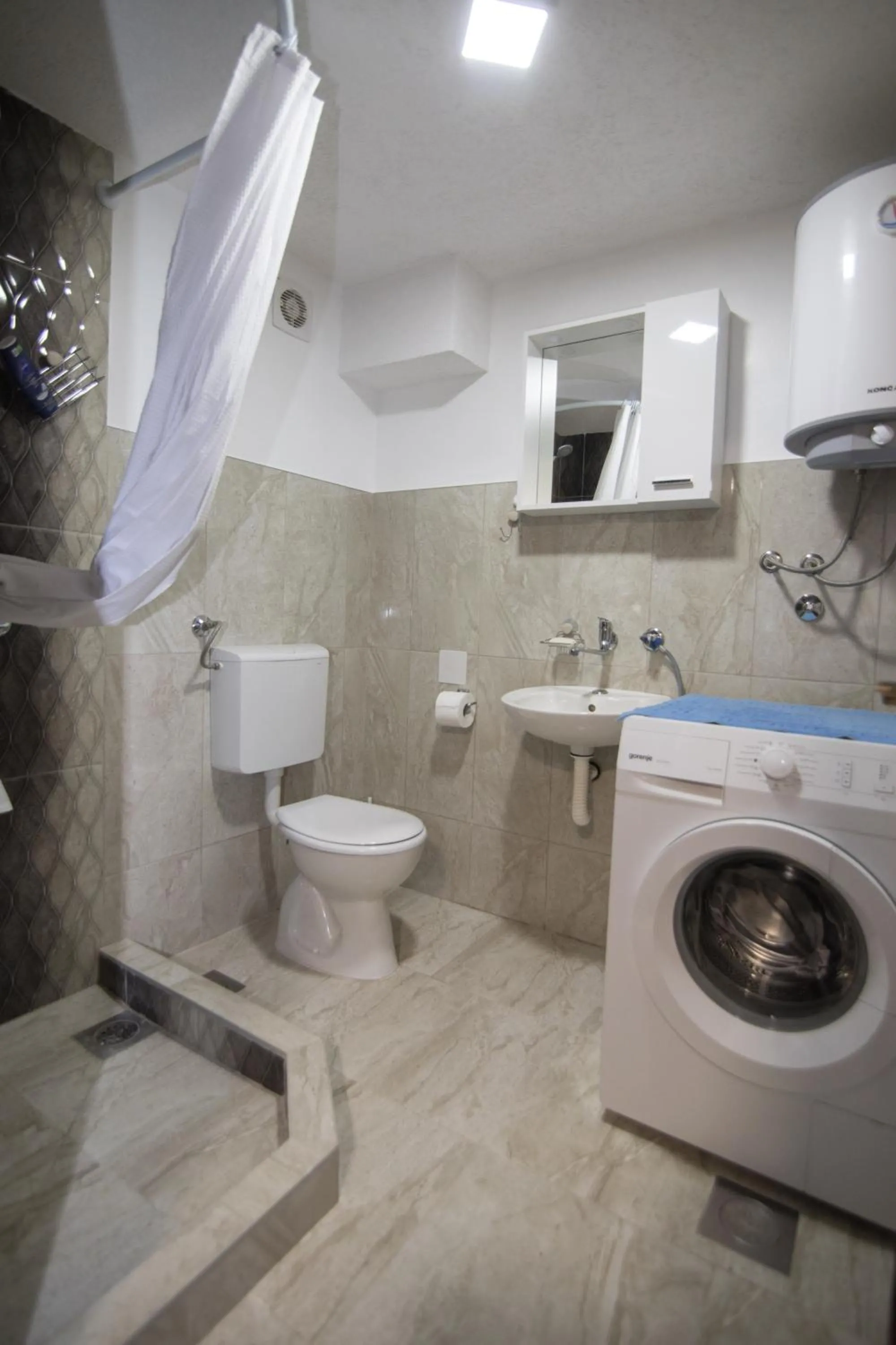 Shower in Apartman Božur