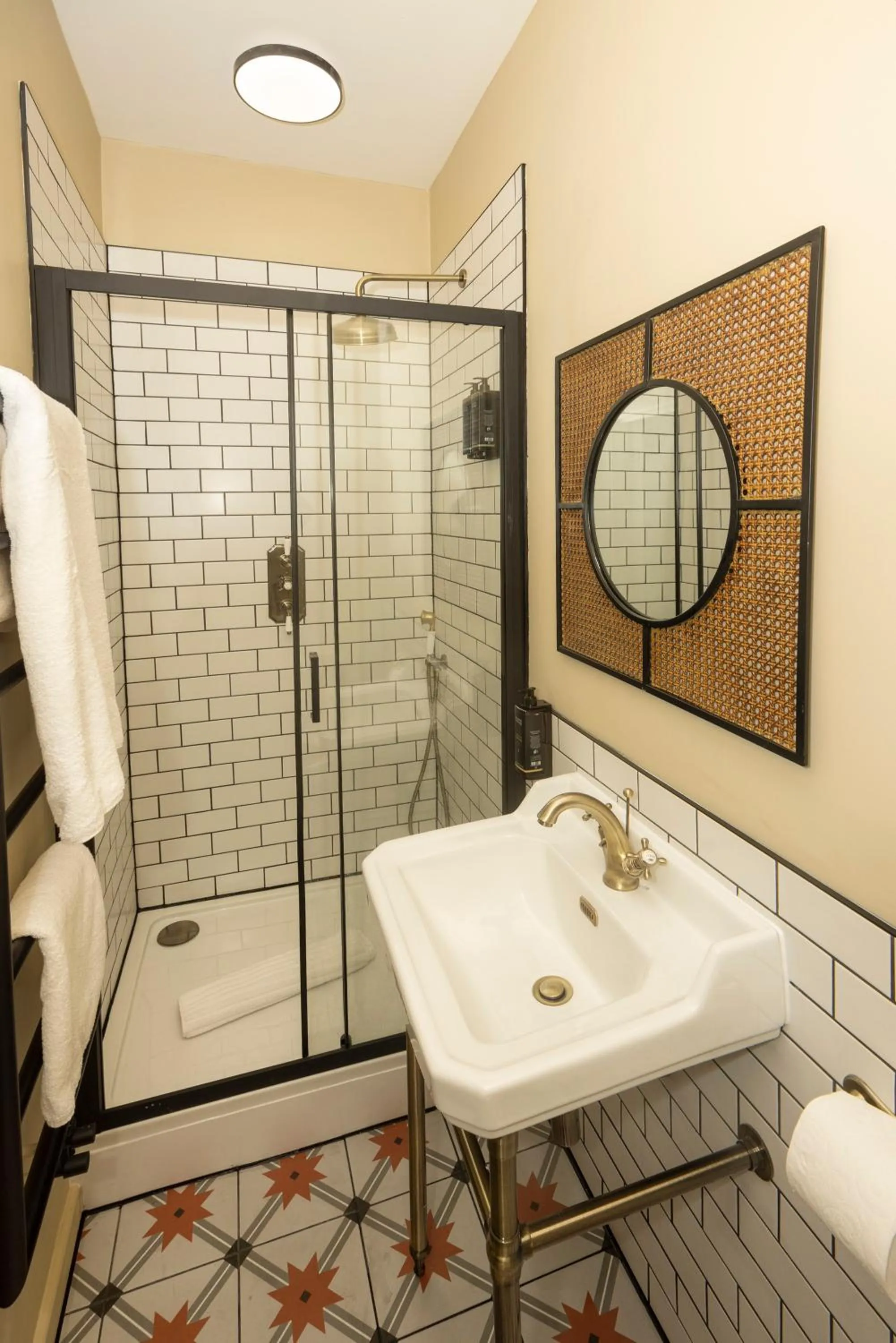 Bathroom in Eype's Mouth Country Hotel