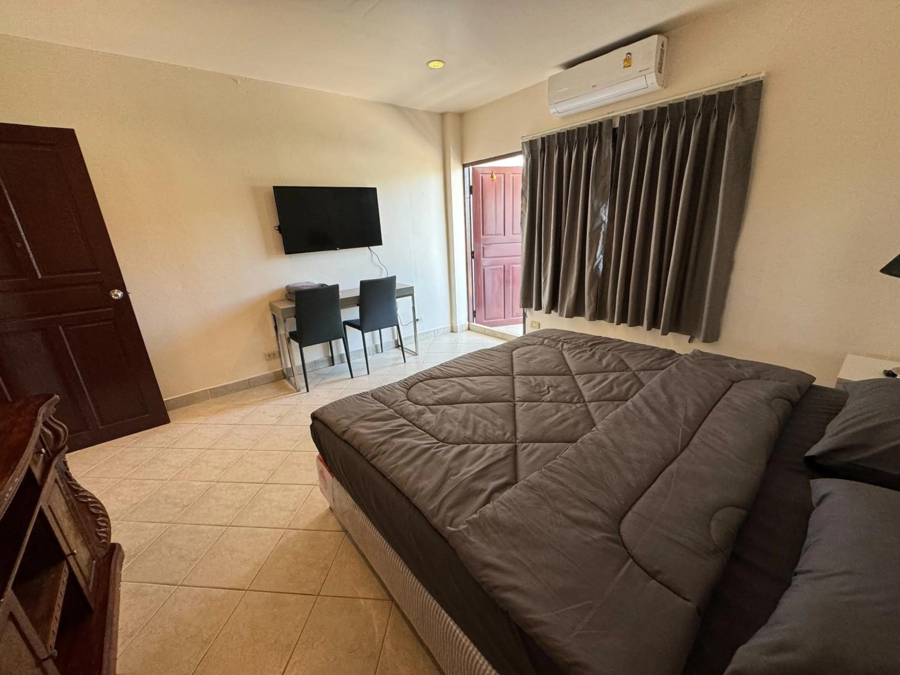 air conditioner in Leng Guest House