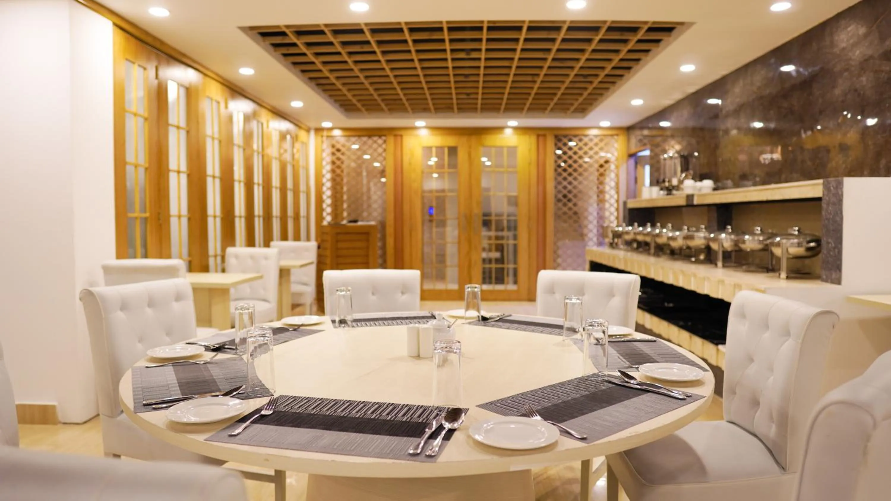 Restaurant/places to eat in Grand Vistana