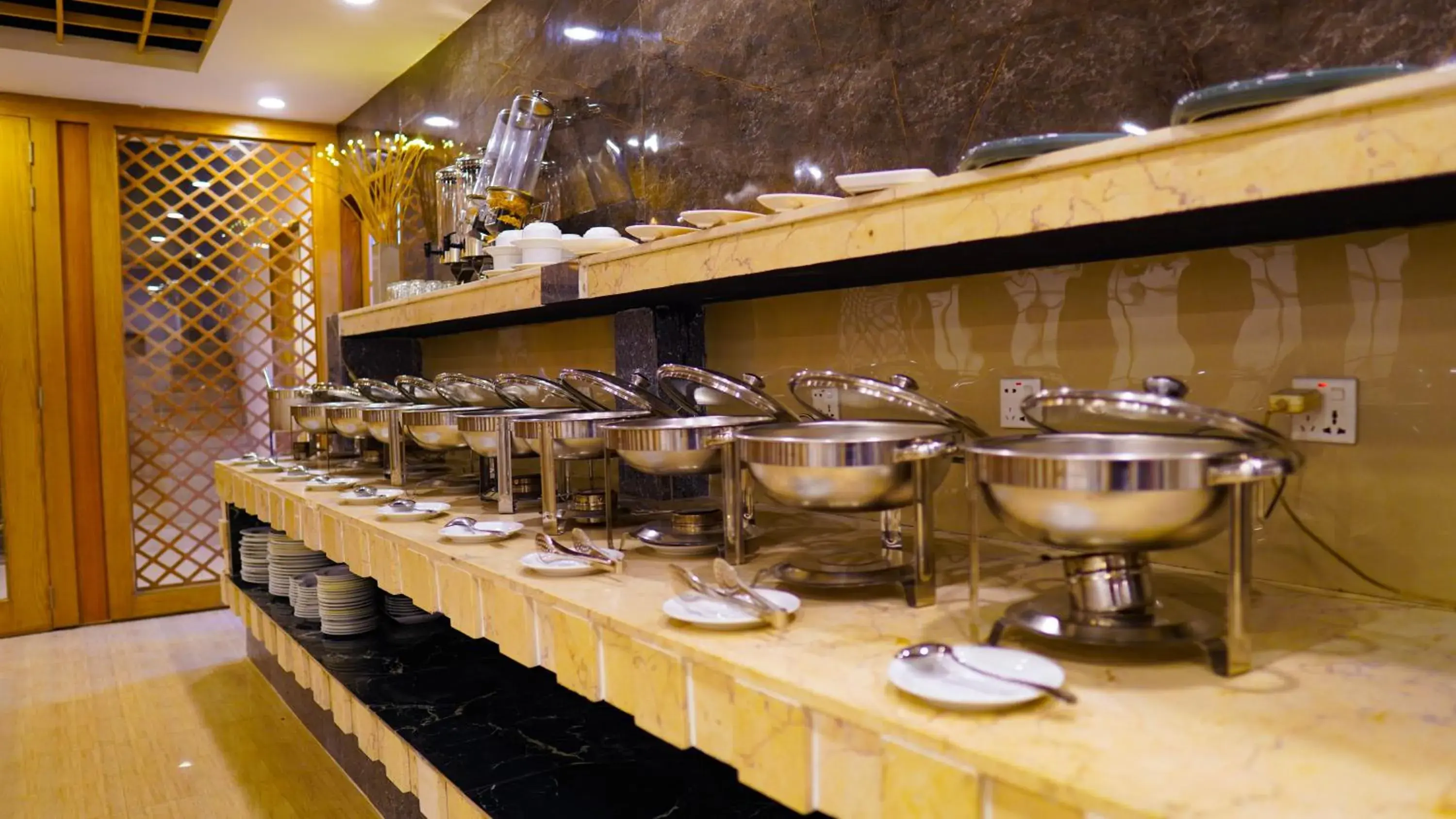 Restaurant/places to eat in Grand Vistana Restaurant/places to eat in Grand Vistana