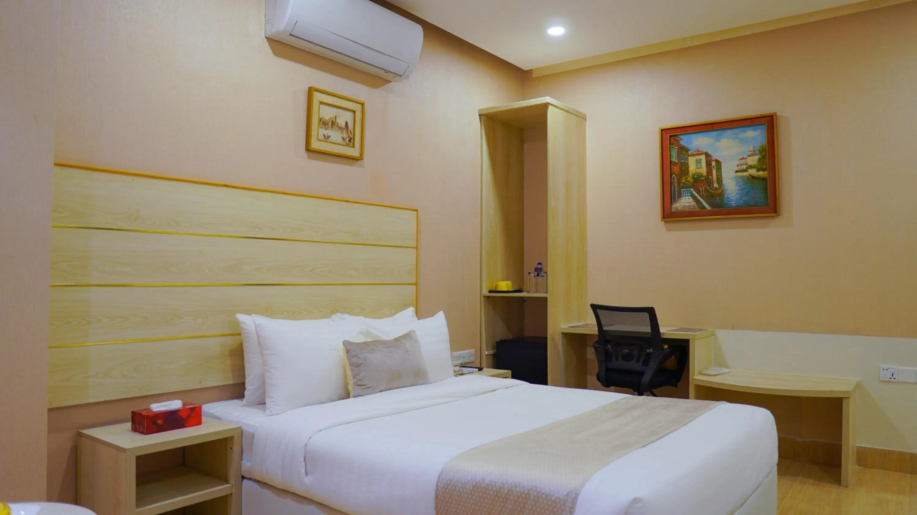 Bedroom, Bed in Grand Vistana