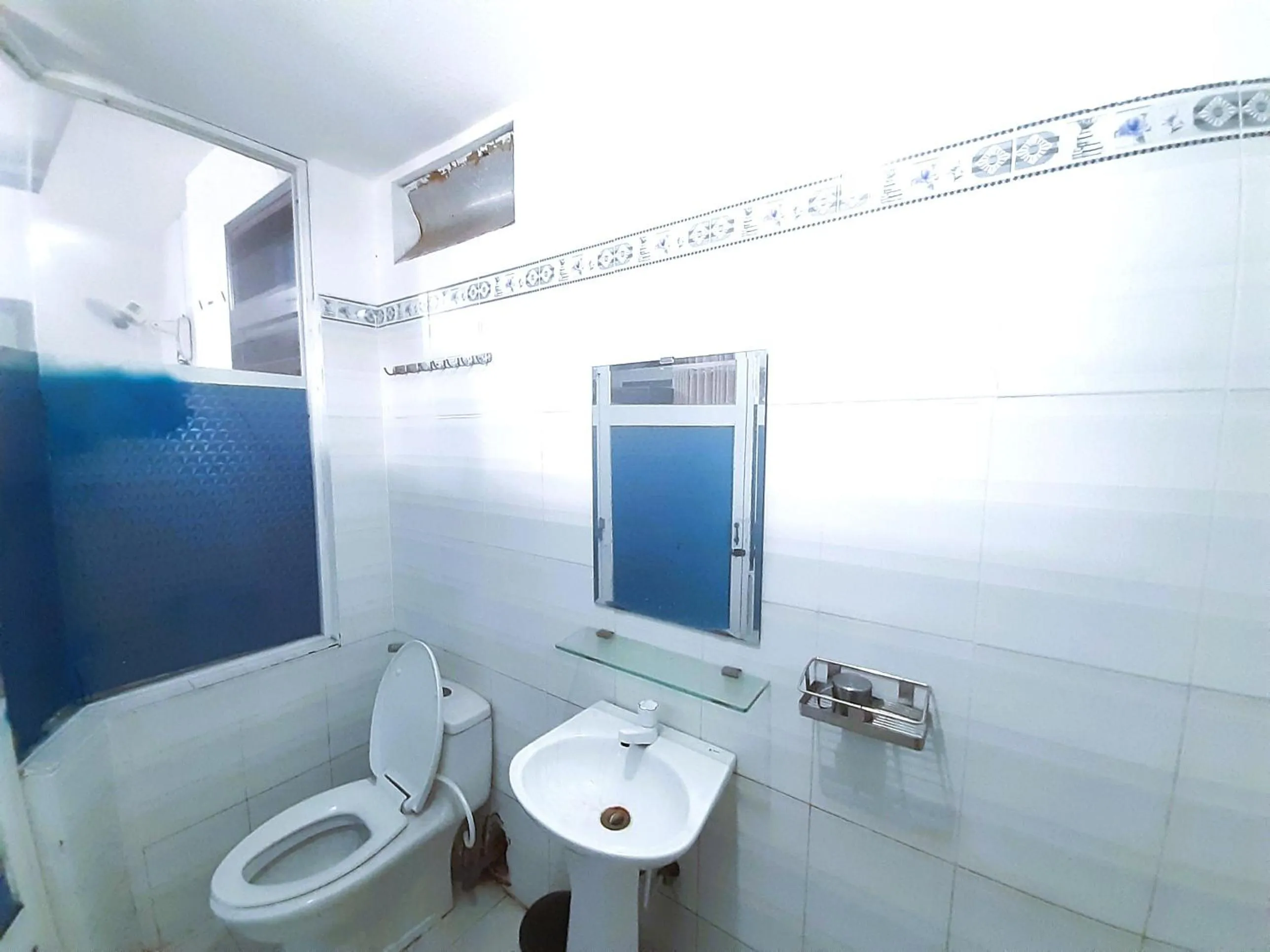 Bathroom in Cam Tho Hotel