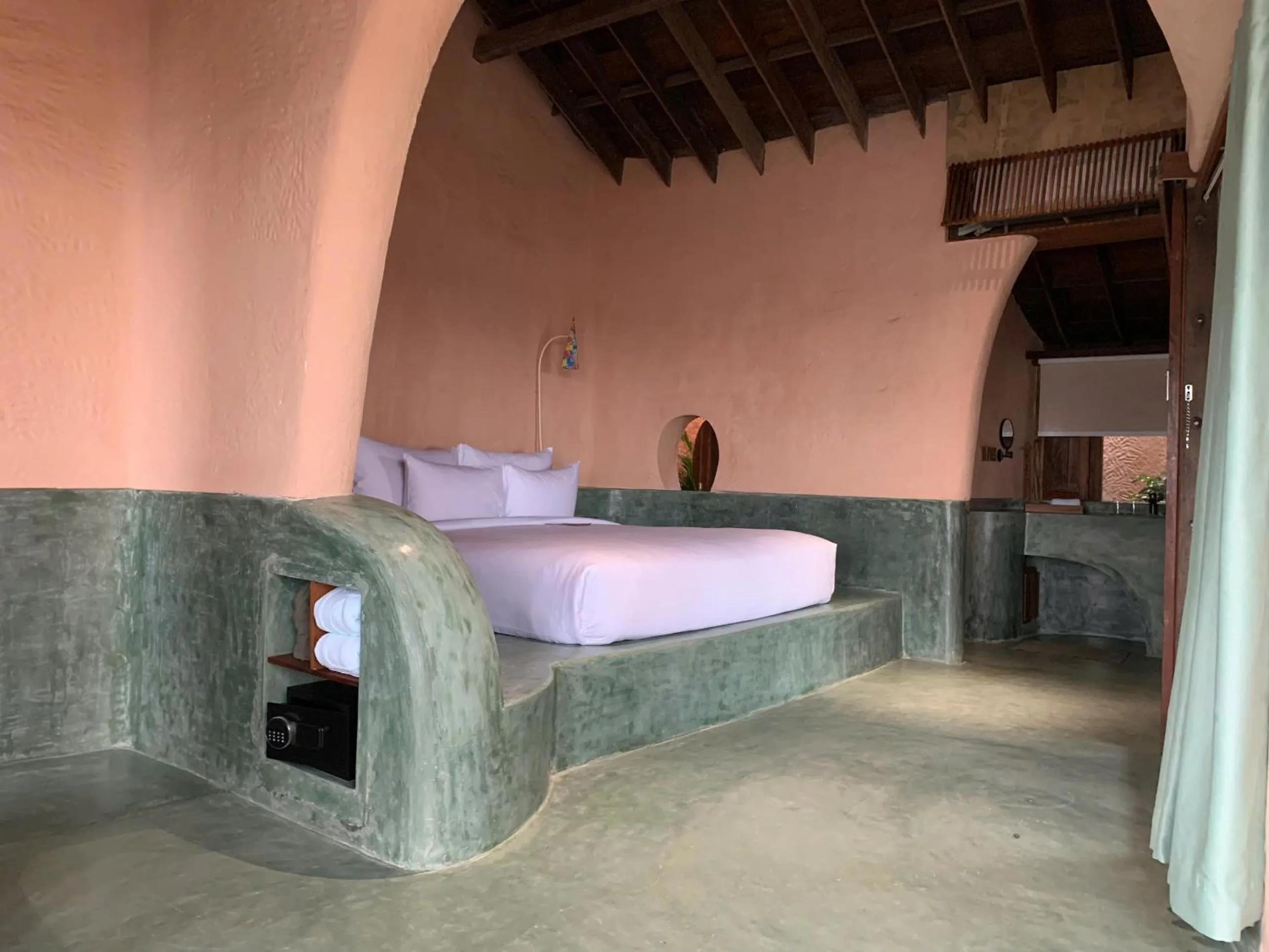 Photo of the whole room, Bed in Reu Boutique Hotel