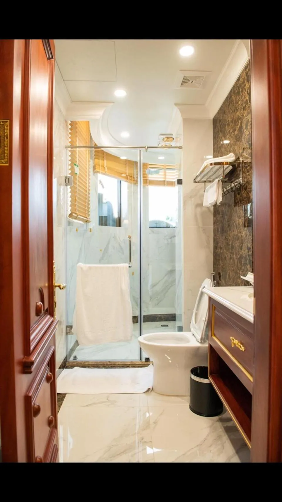 Shower in Hotel Los Angeles