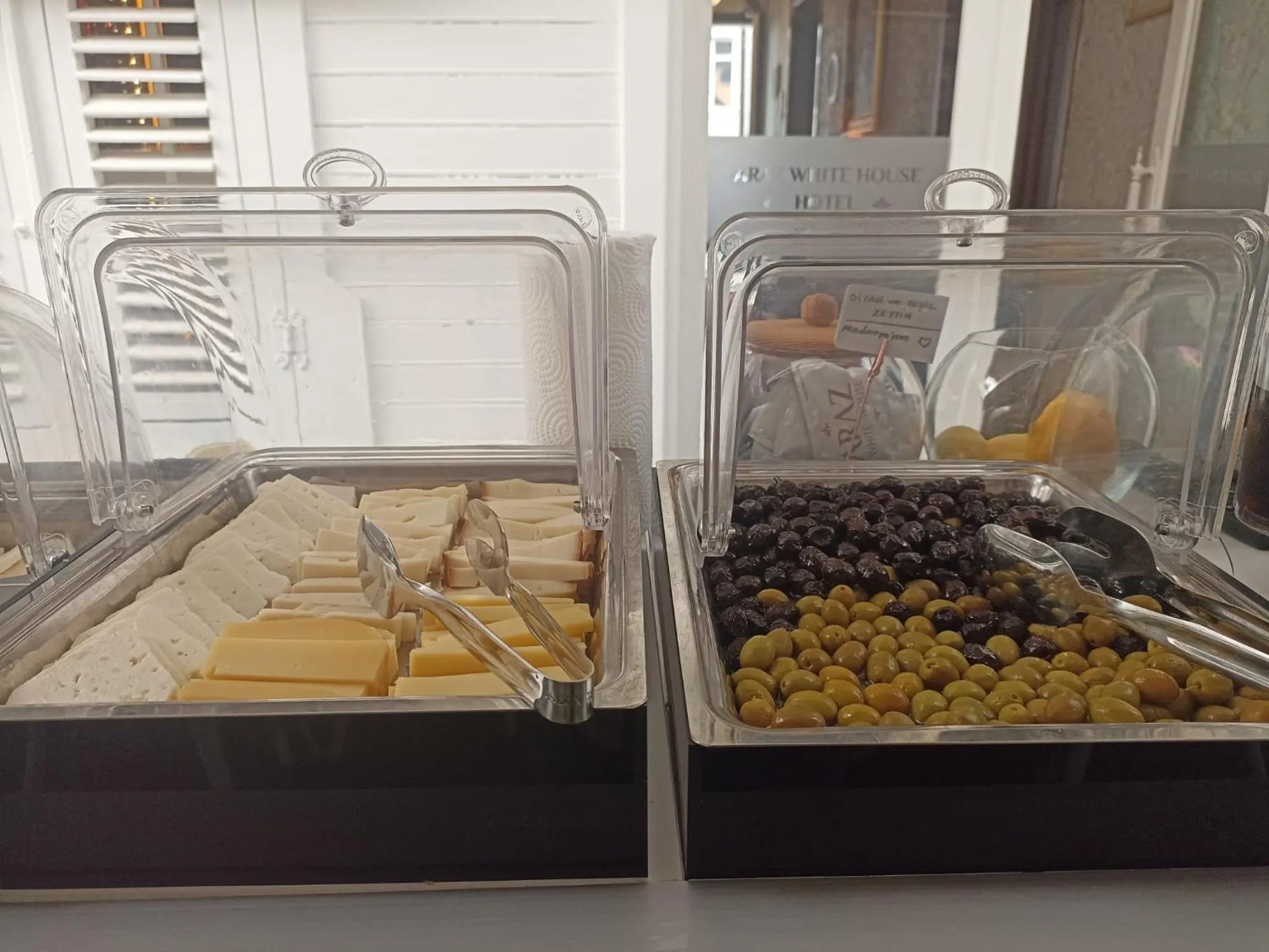 Breakfast in Araz White House