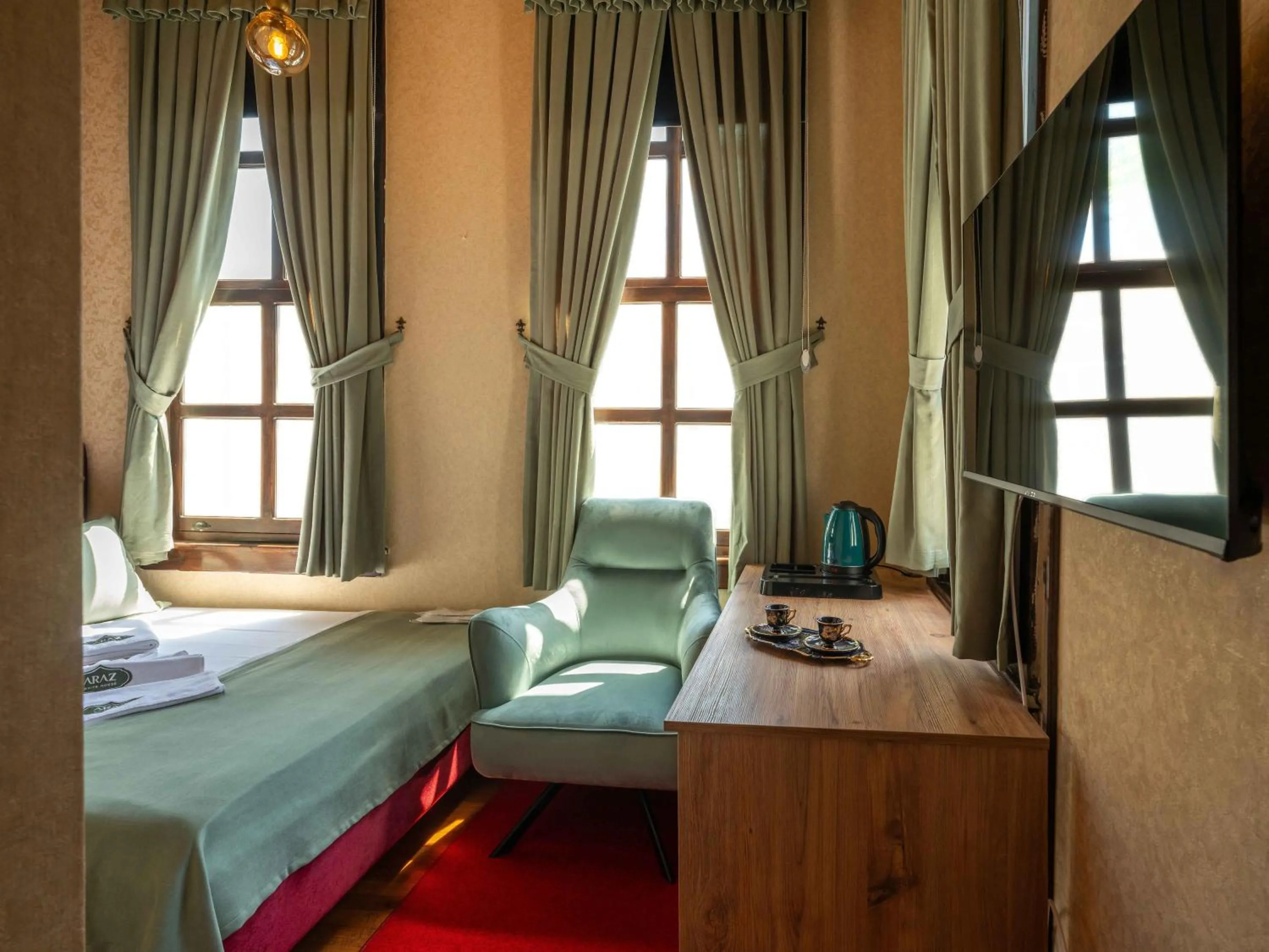 Bed in Araz White House