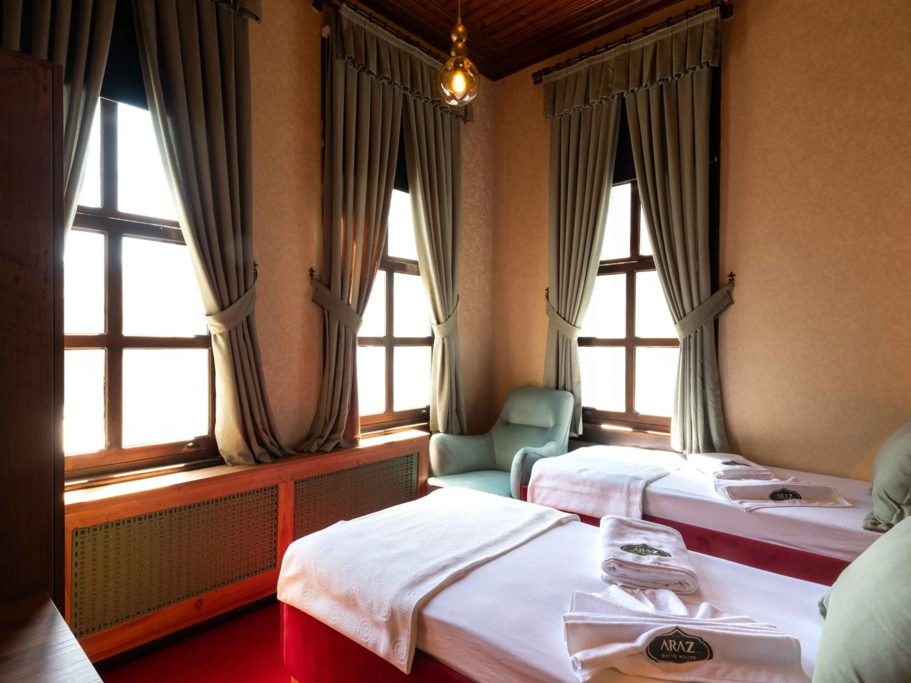 Bed in Araz White House