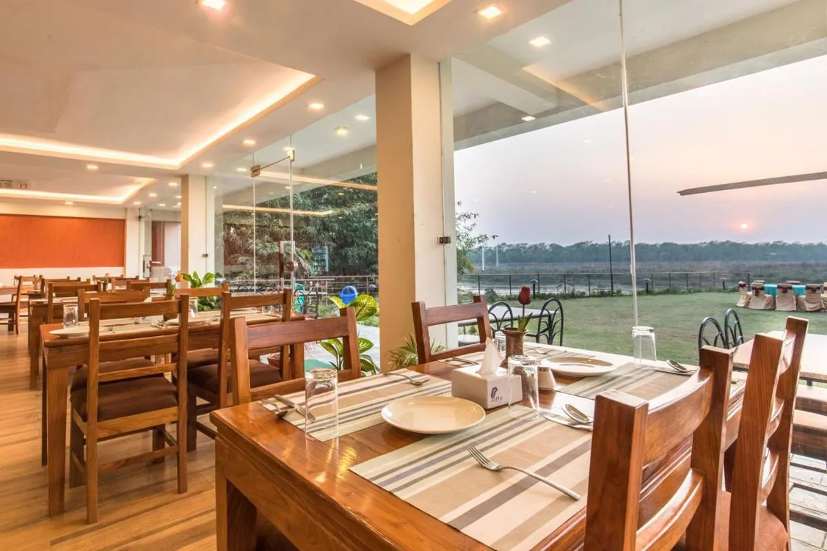 Restaurant/places to eat in Park Safari Resort, Chitwan National Park