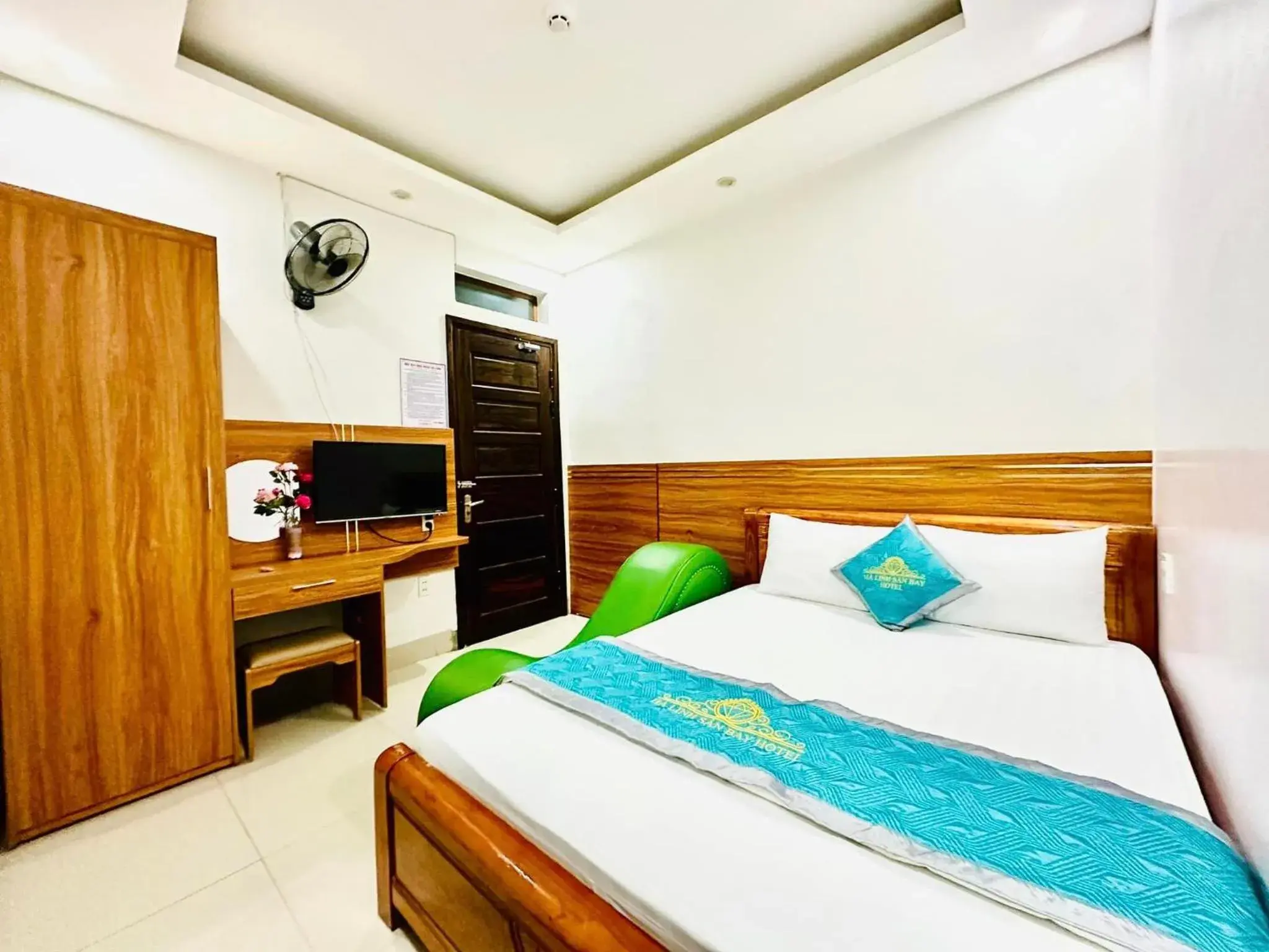 Standard Queen Room in Ha Linh Hotel DB - by BAY LUXURY Standard Queen Room in Ha Linh Hotel DB - by BAY LUXURY