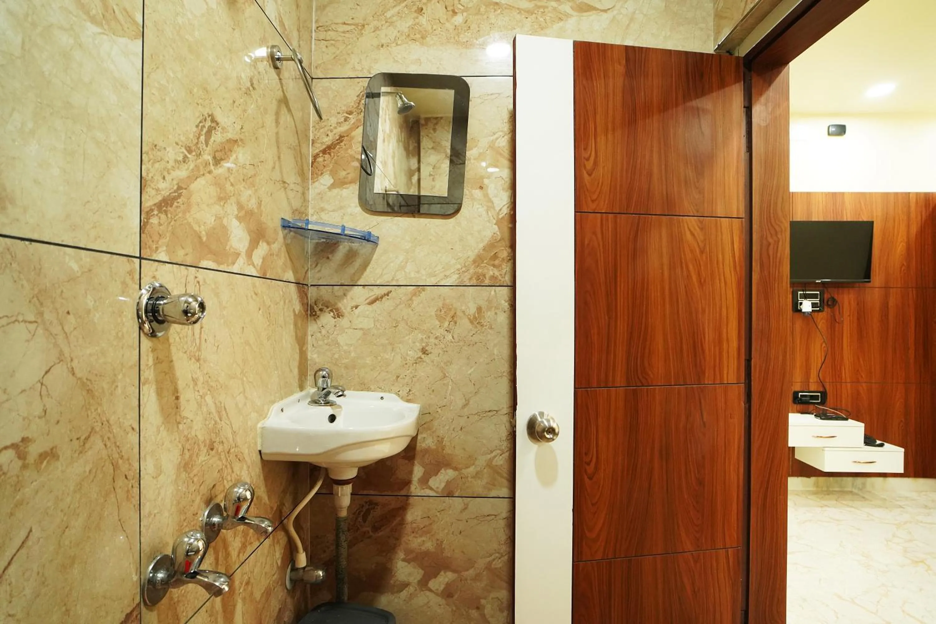 Shower in PS Luxury Hotel