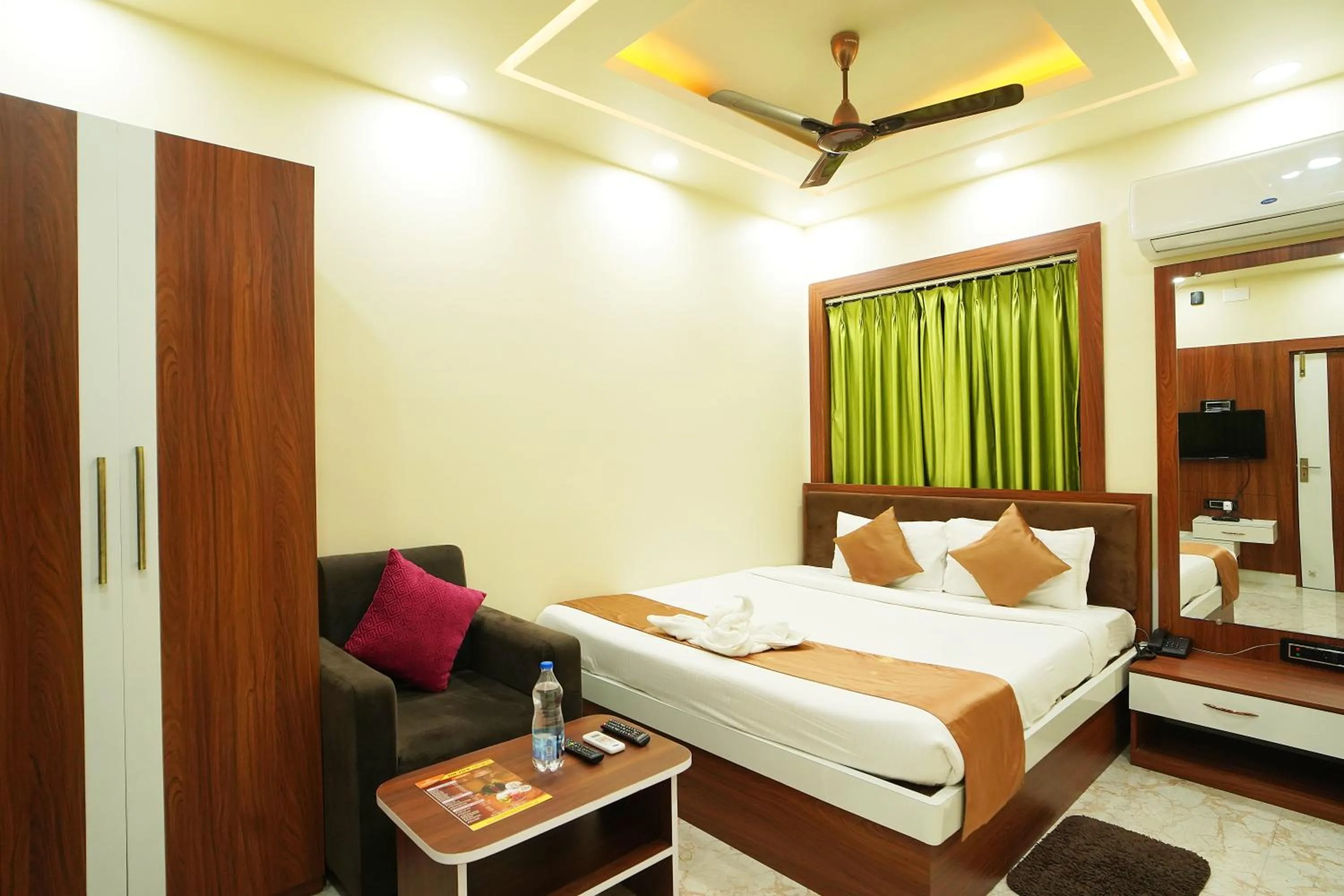Communal lounge/ TV room, Bed in PS Luxury Hotel