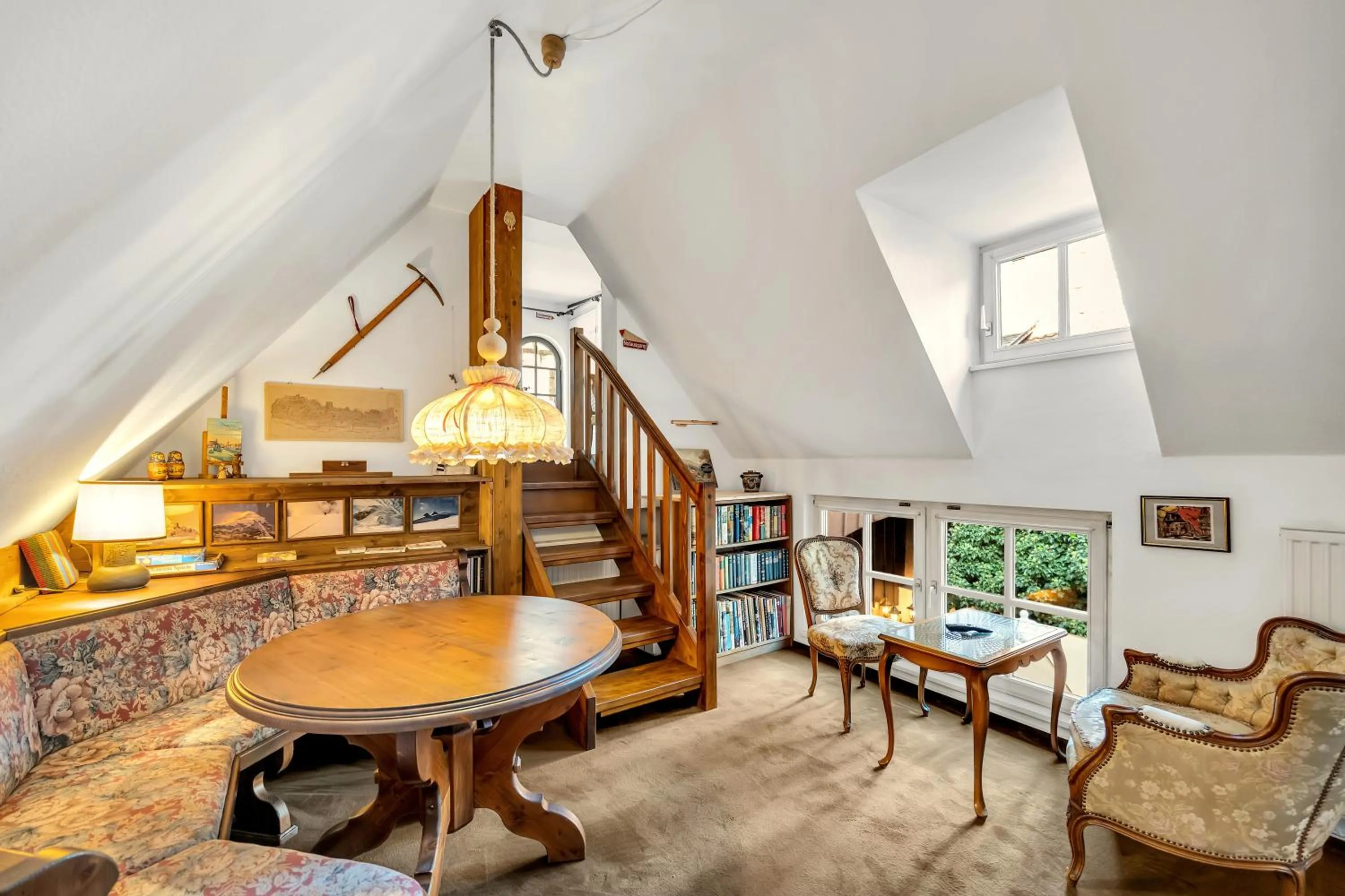 Communal lounge/ TV room in Artistique Hotel