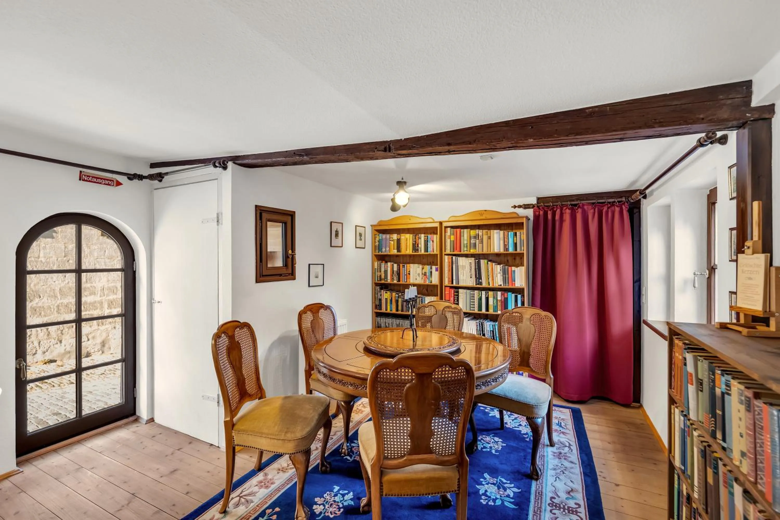 Library in Artistique Hotel