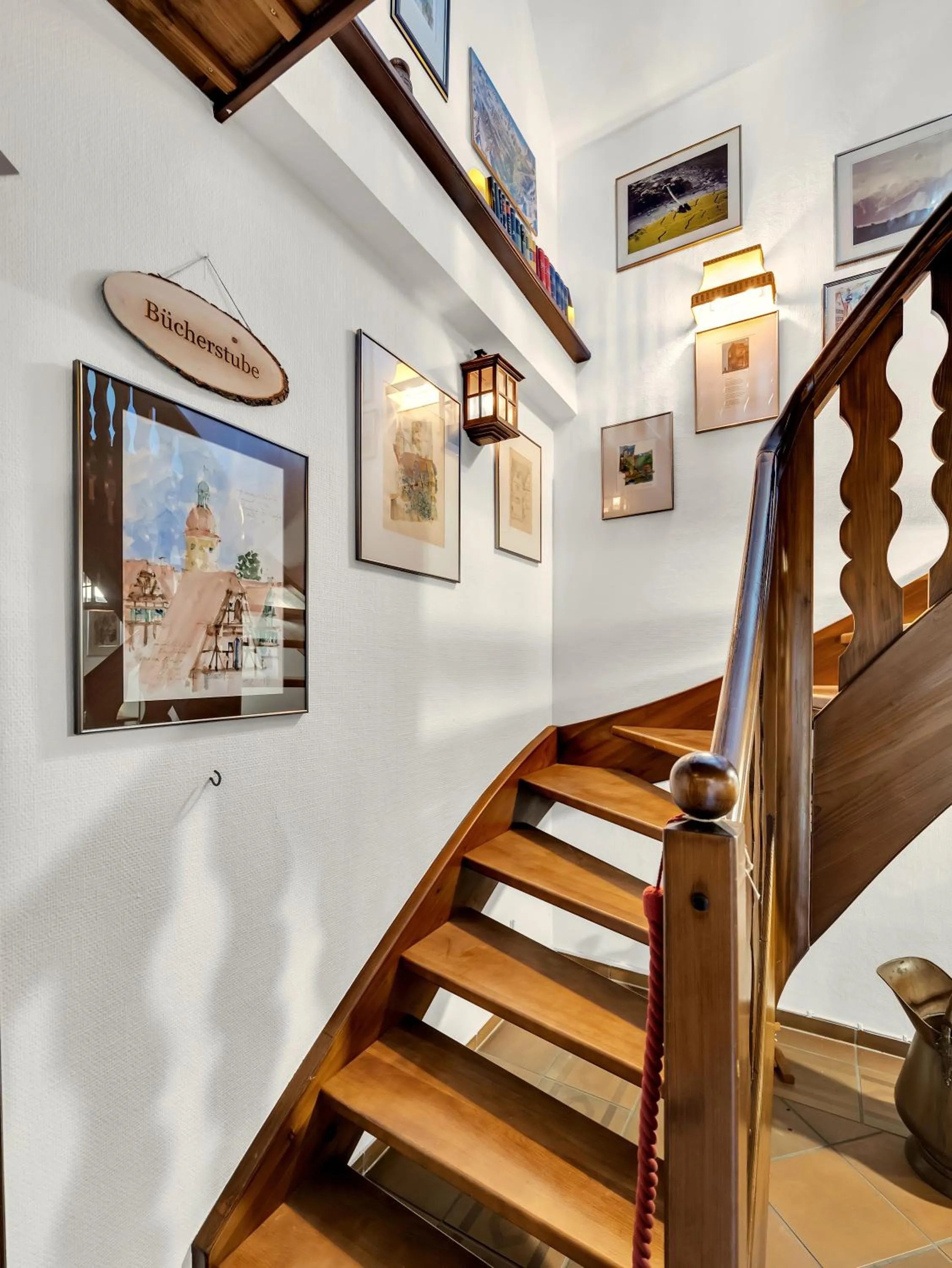 Communal lounge/ TV room in Artistique Hotel