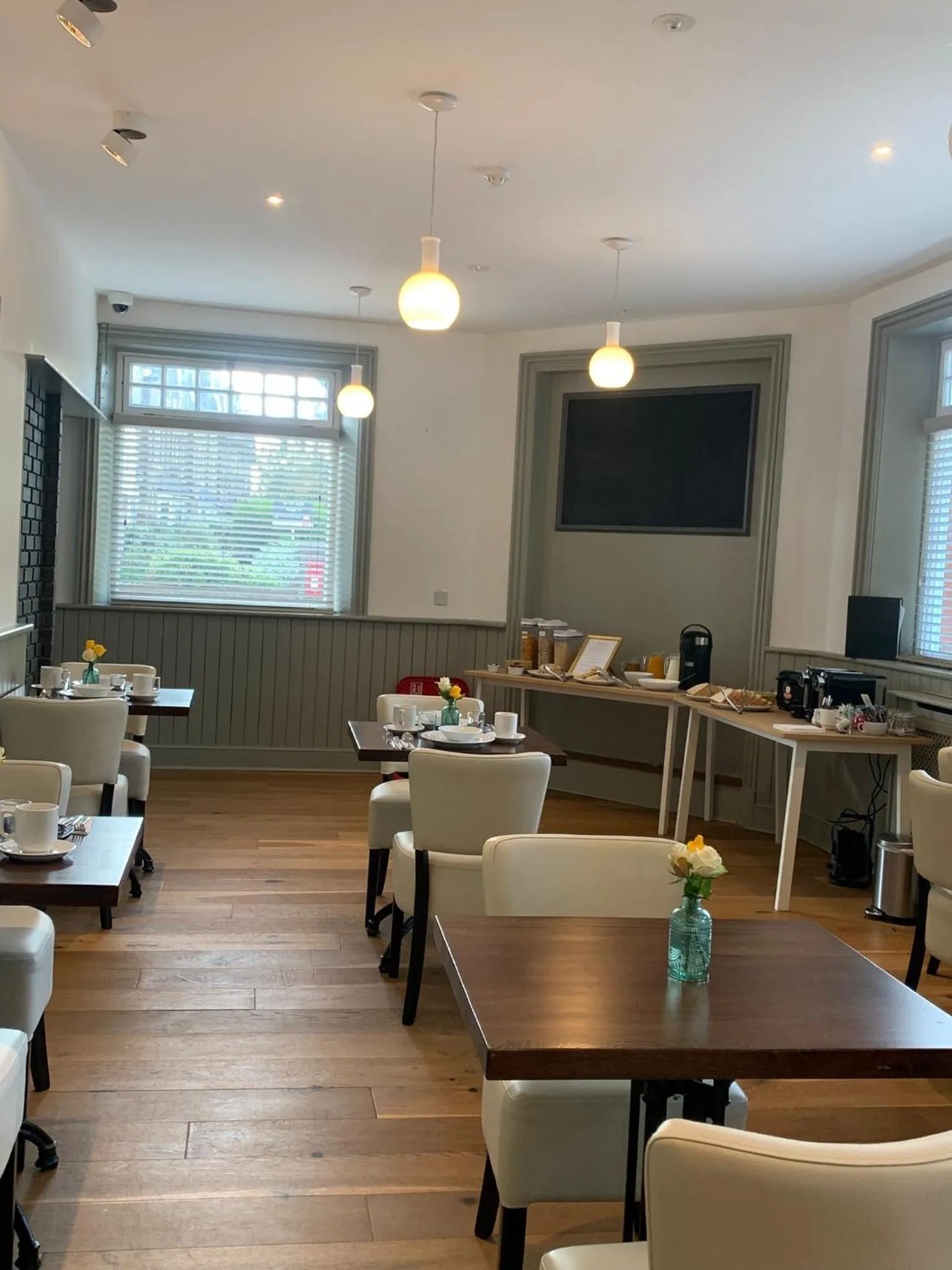 Breakfast in The Bat and Ball