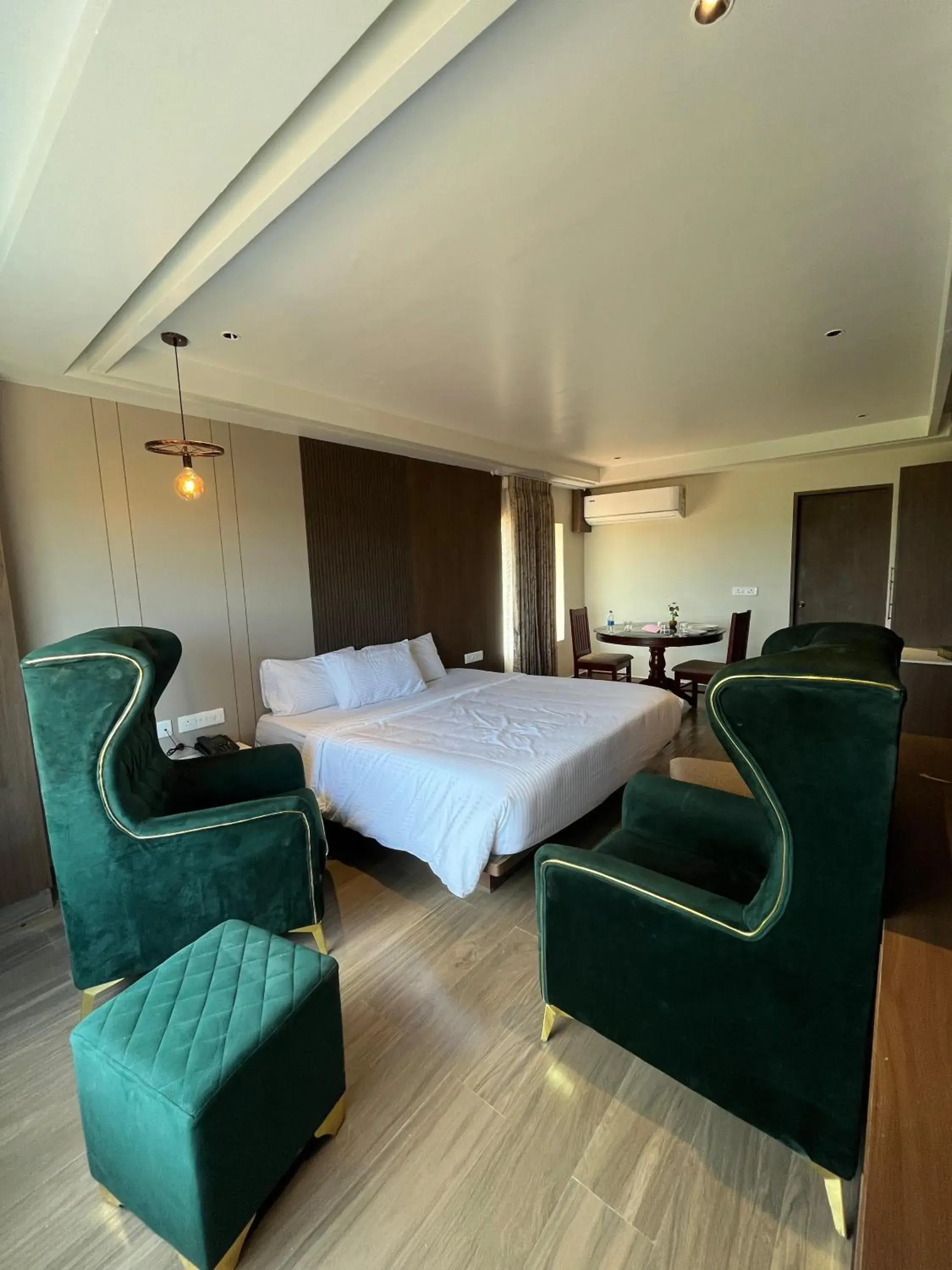 Suite with City View in Hotel Dusk and Dawn Suite with City View in Hotel Dusk and Dawn