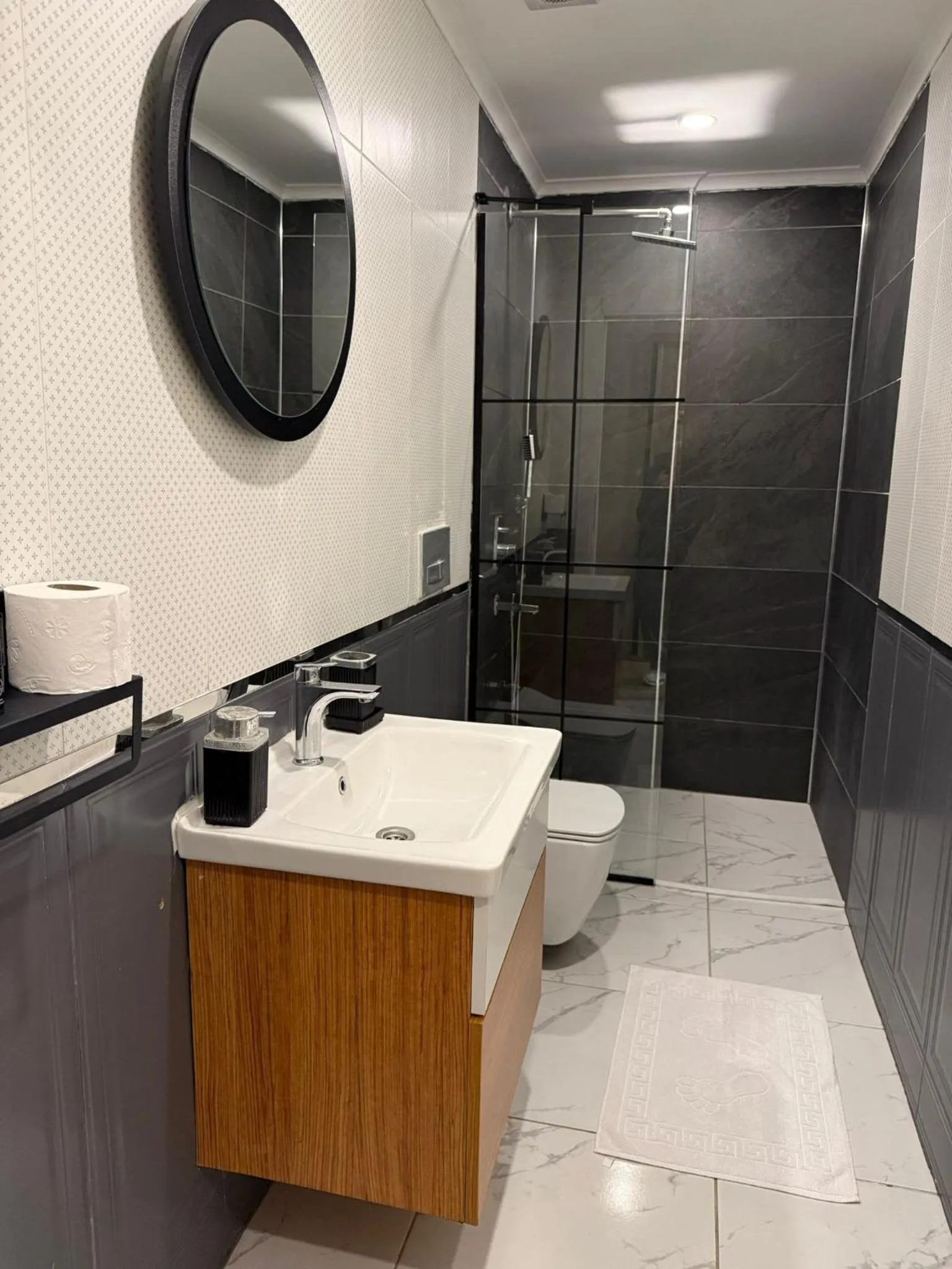 Shower in Red Castle Hotel & Pub