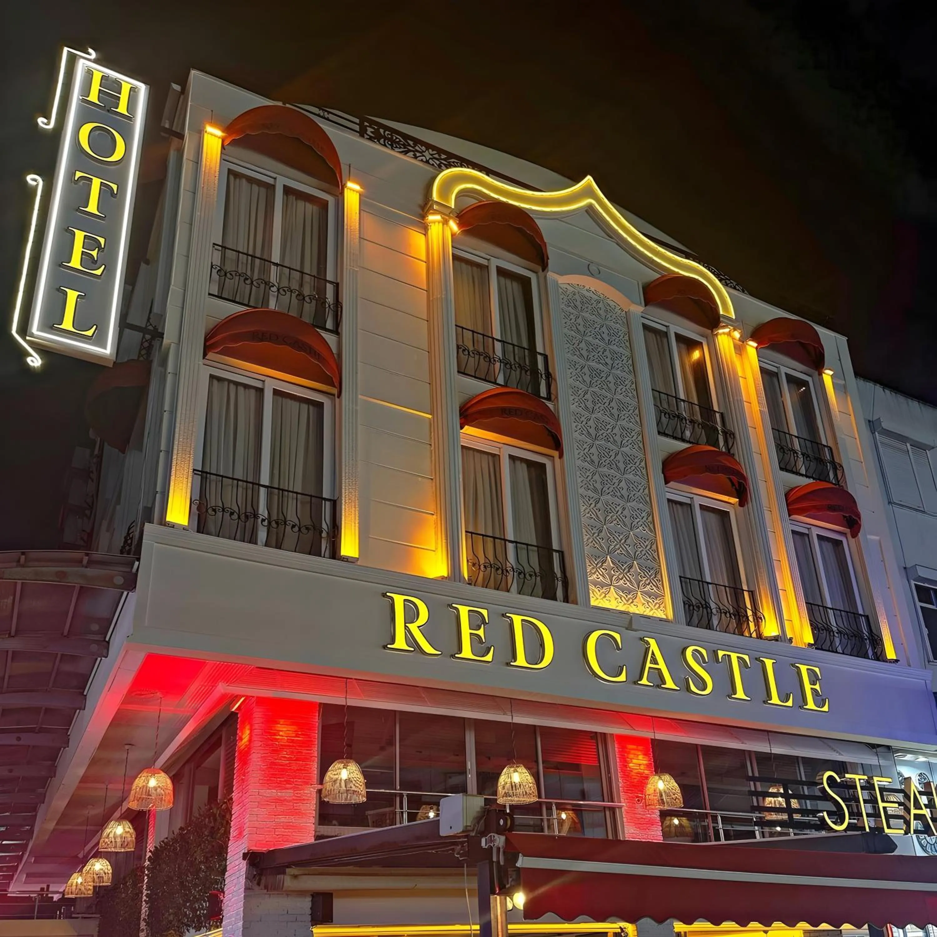 Property building in Red Castle Hotel & Pub