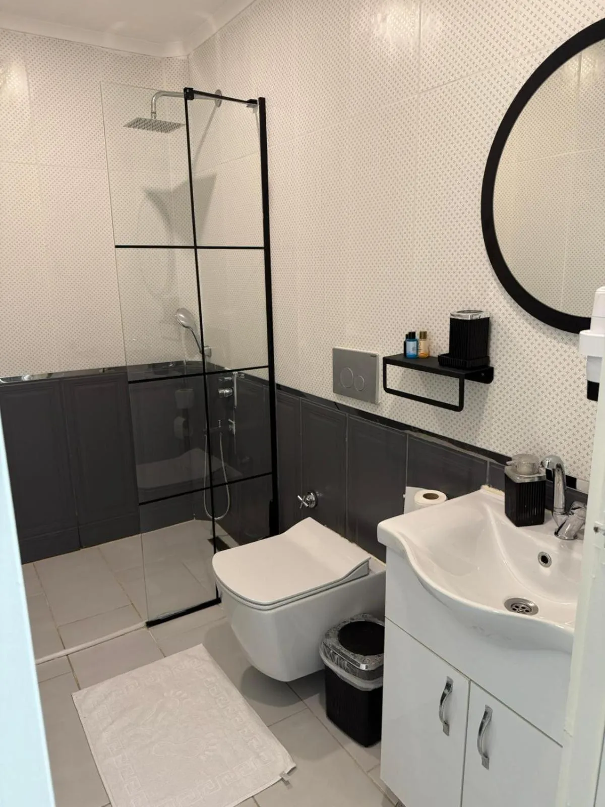 Shower in Red Castle Hotel & Pub