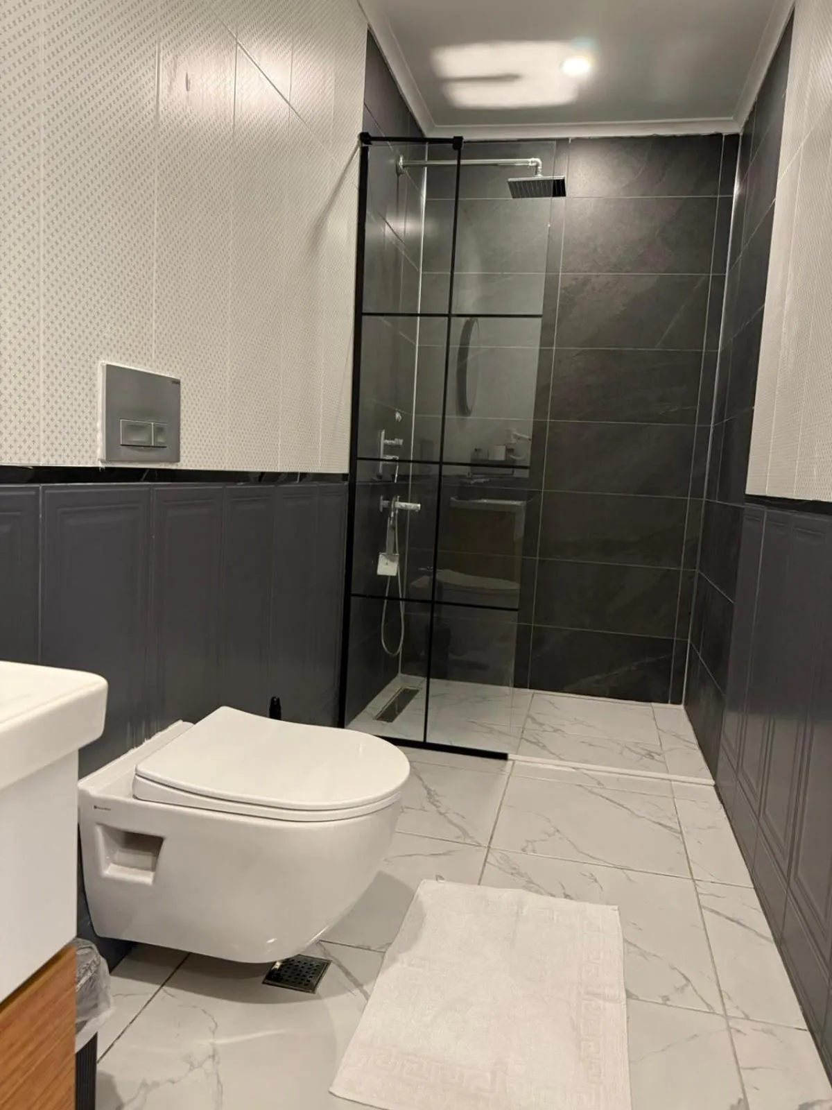 Shower in Red Castle Hotel & Pub