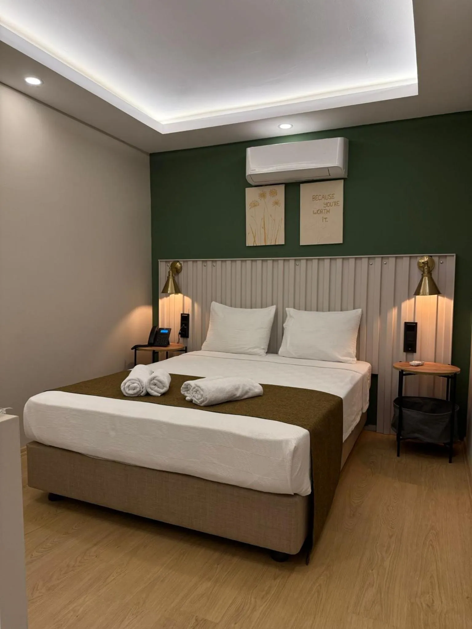 Bed in Red Castle Hotel & Pub