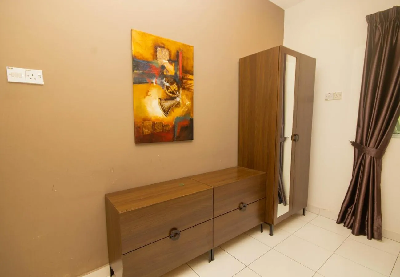 wardrobe in JQ Osborne Apartment