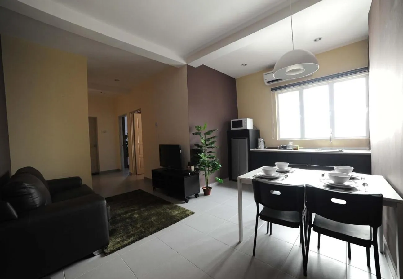 Kitchen or kitchenette in JQ Osborne Apartment