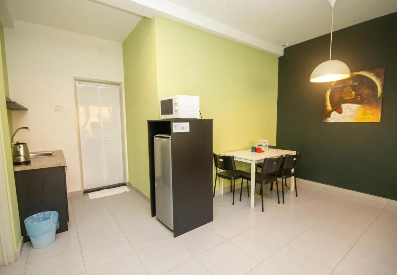 Kitchen or kitchenette in JQ Osborne Apartment