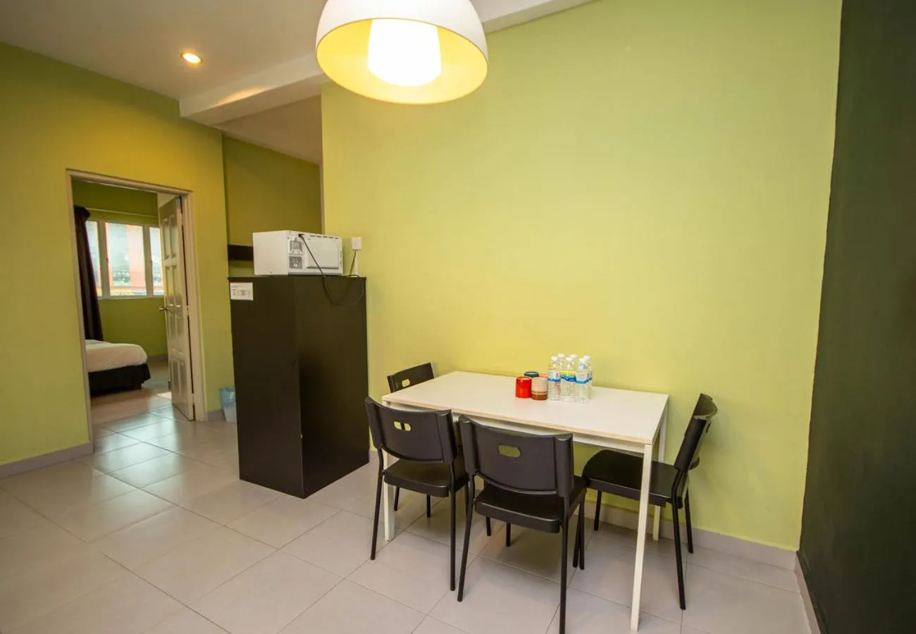 Restaurant/places to eat in JQ Osborne Apartment