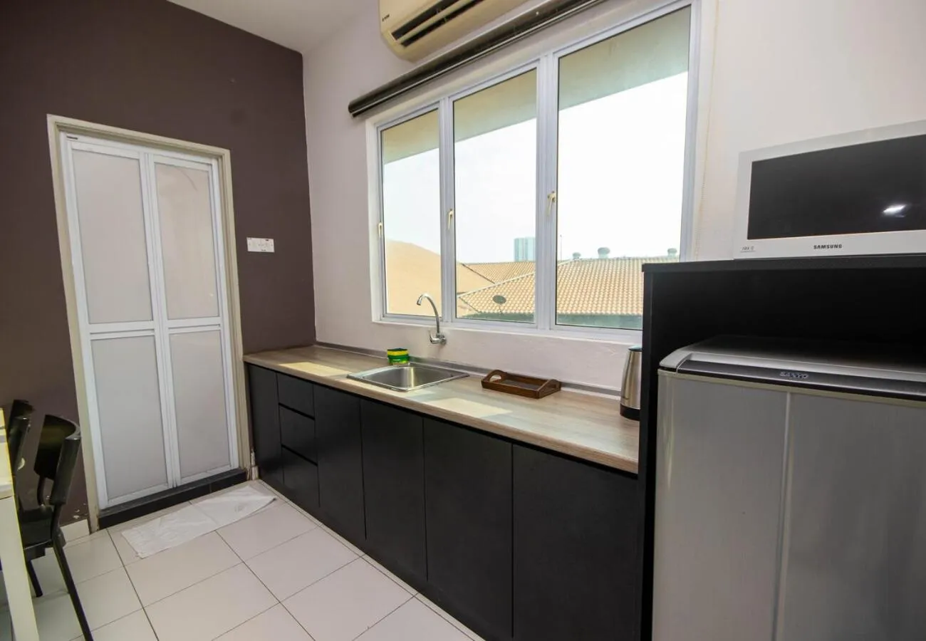 Kitchen or kitchenette in JQ Osborne Apartment