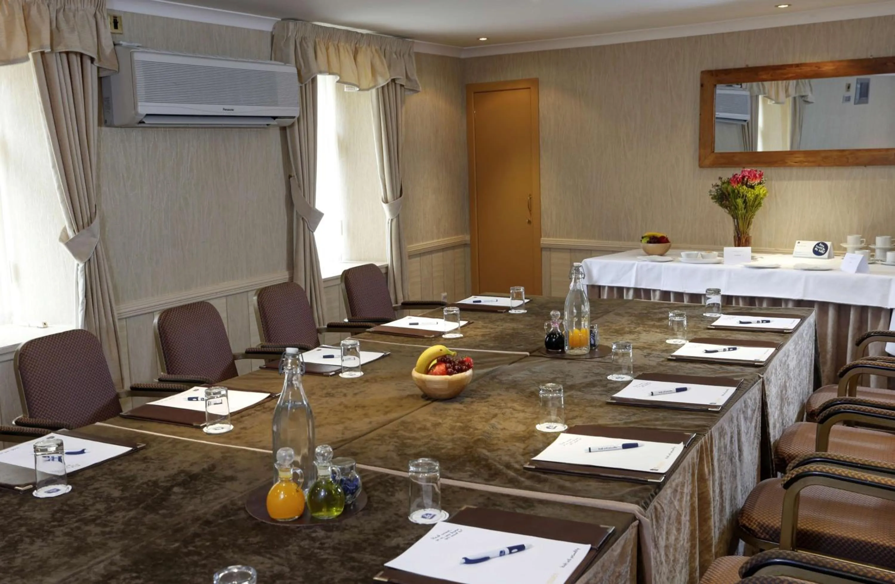 On site, Business Area/Conference Room in Best Western Queens Hotel