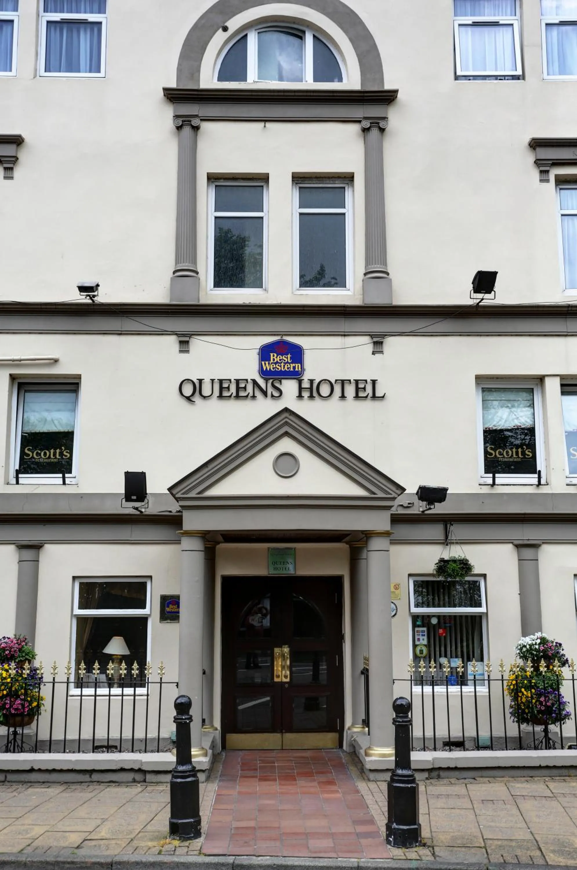 Facade/entrance, Property Building in Best Western Queens Hotel