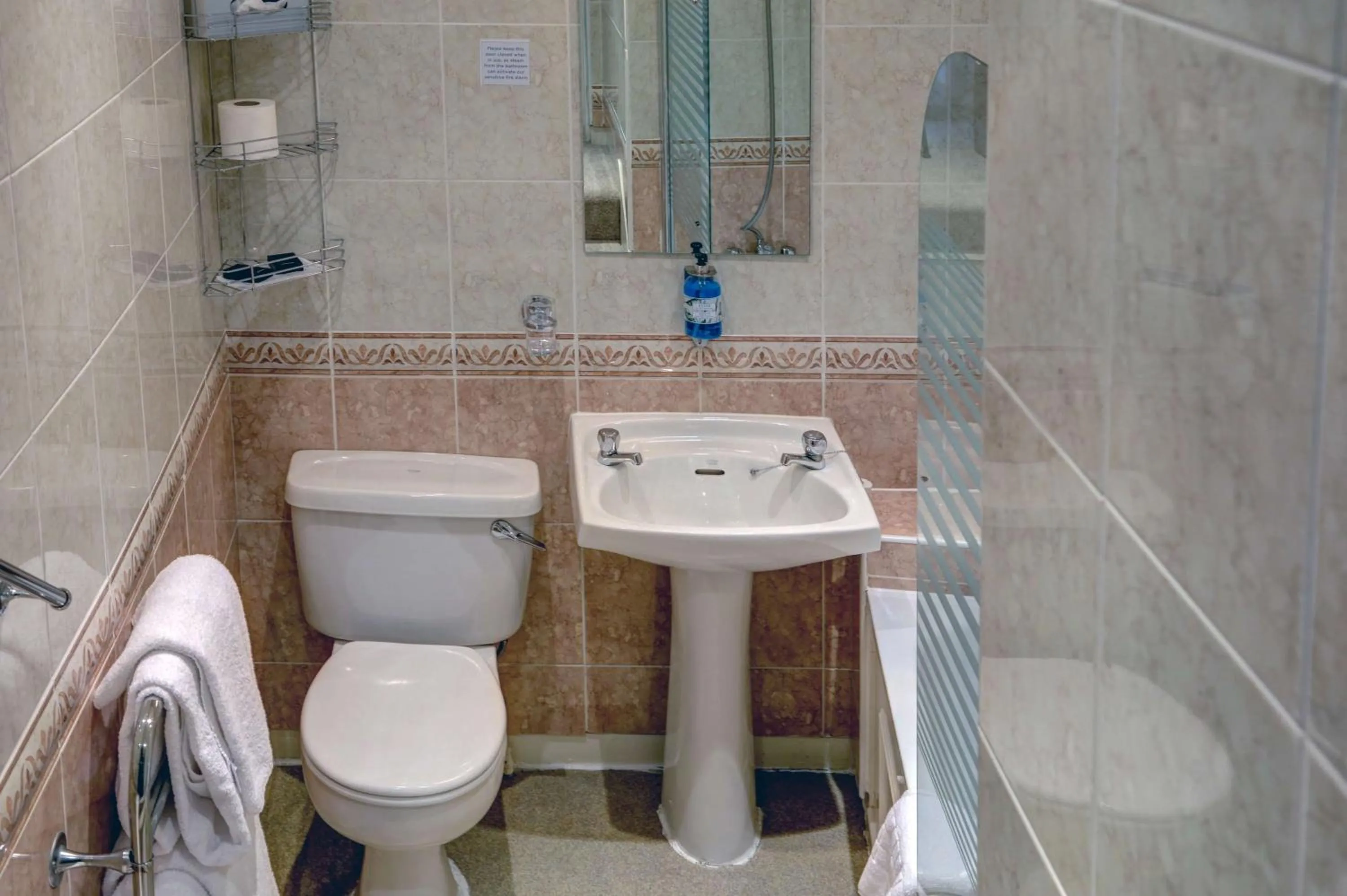 Bathroom in Best Western Queens Hotel