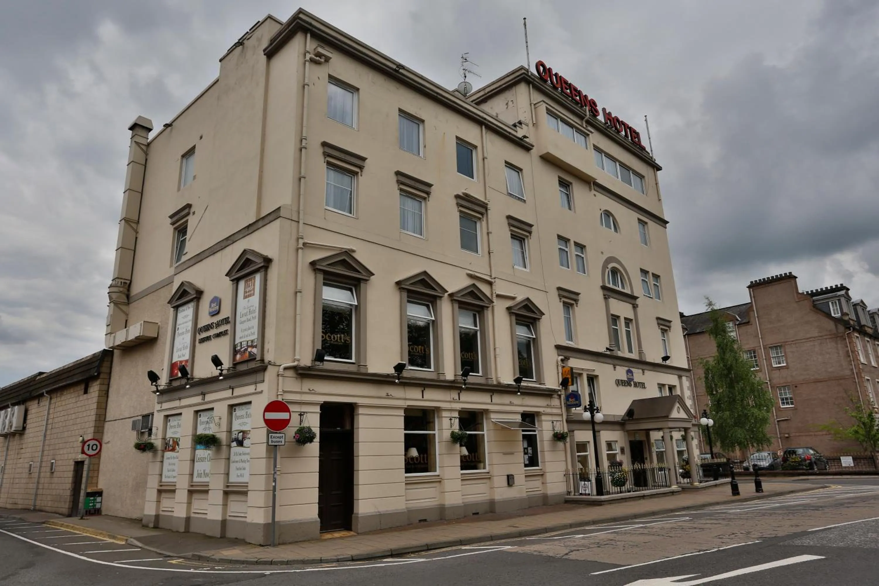 Property Building in Best Western Queens Hotel