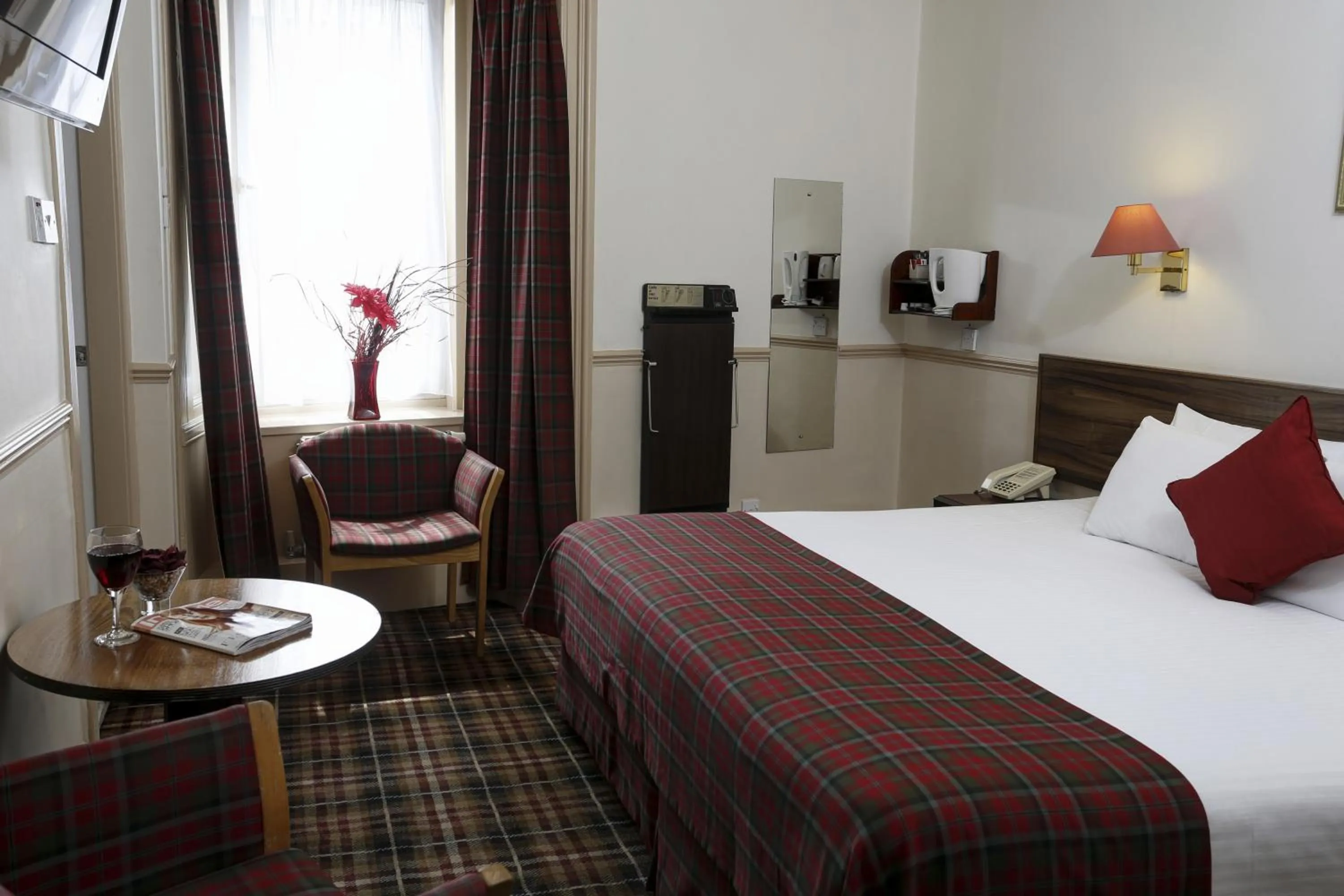 Photo of the whole room in Best Western Queens Hotel