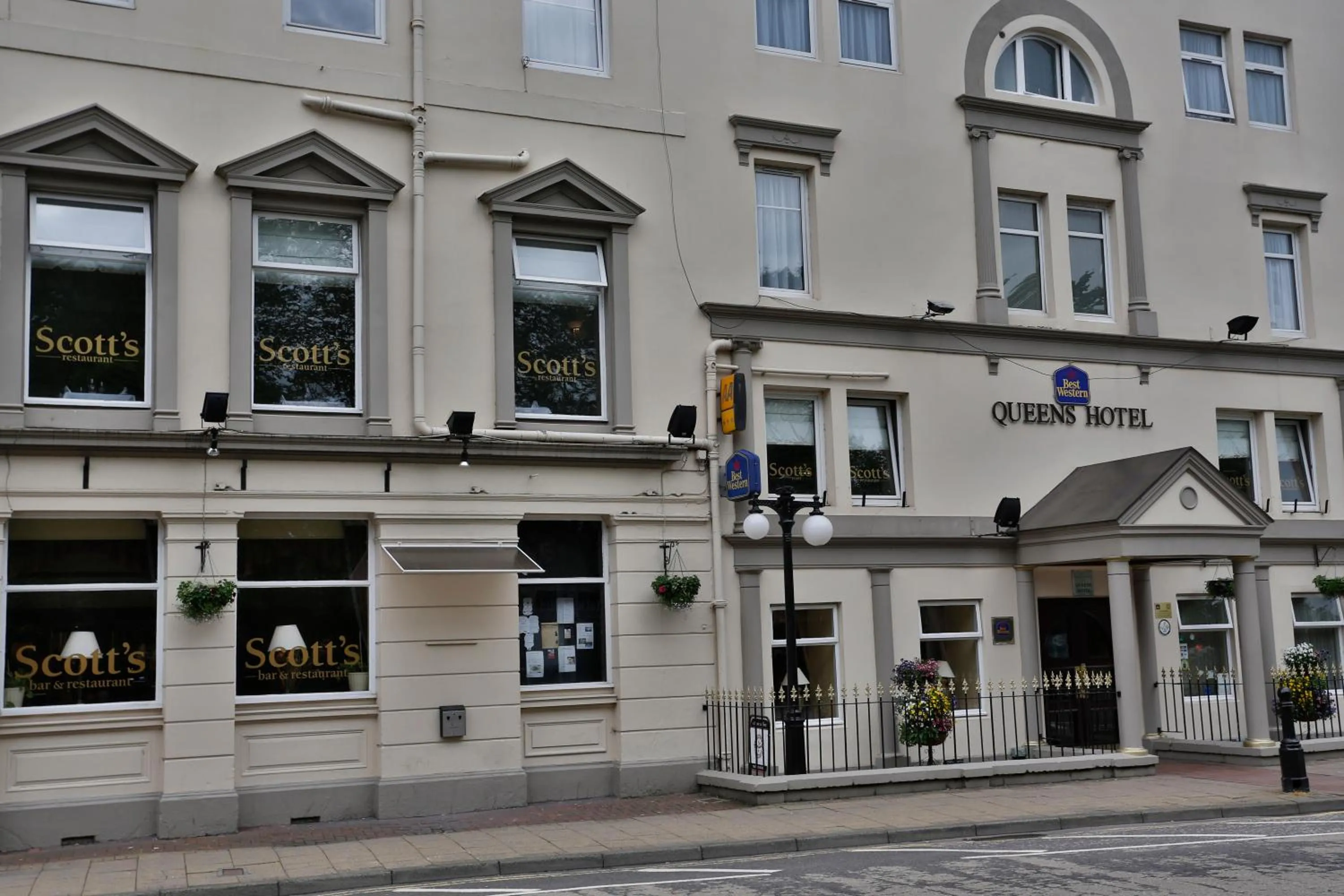 Facade/entrance, Property Building in Best Western Queens Hotel