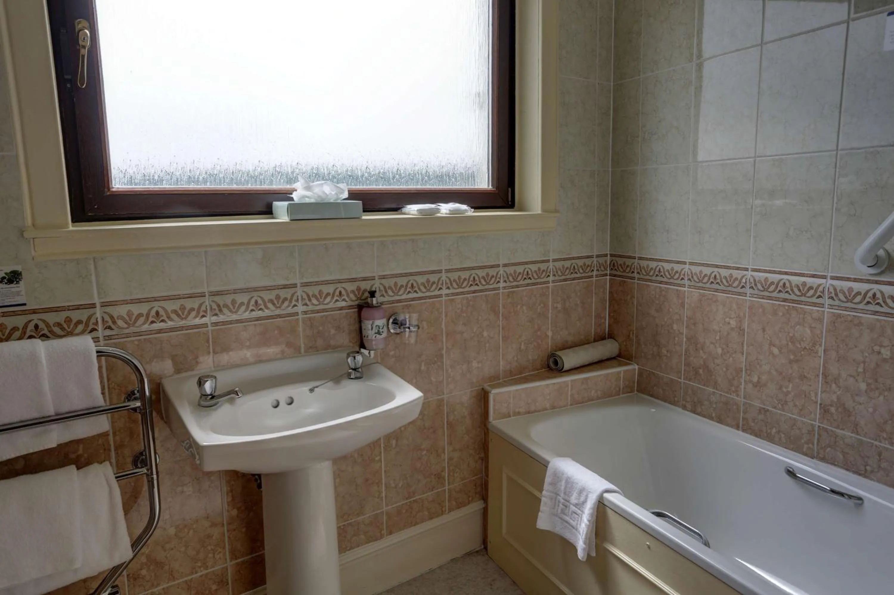 Bathroom in Best Western Queens Hotel