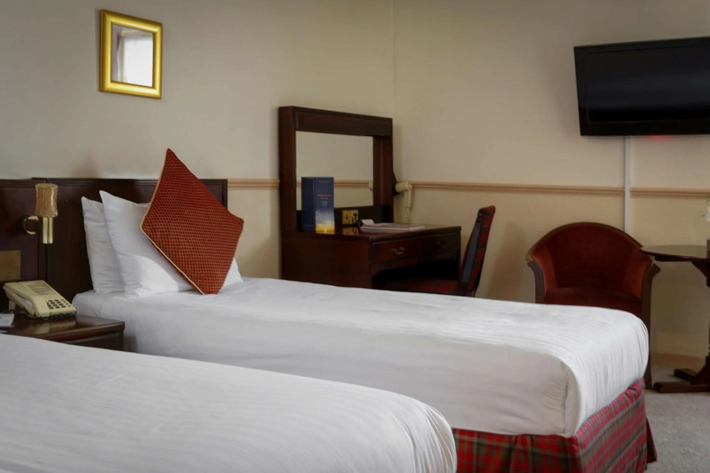 Photo of the whole room in Best Western Queens Hotel