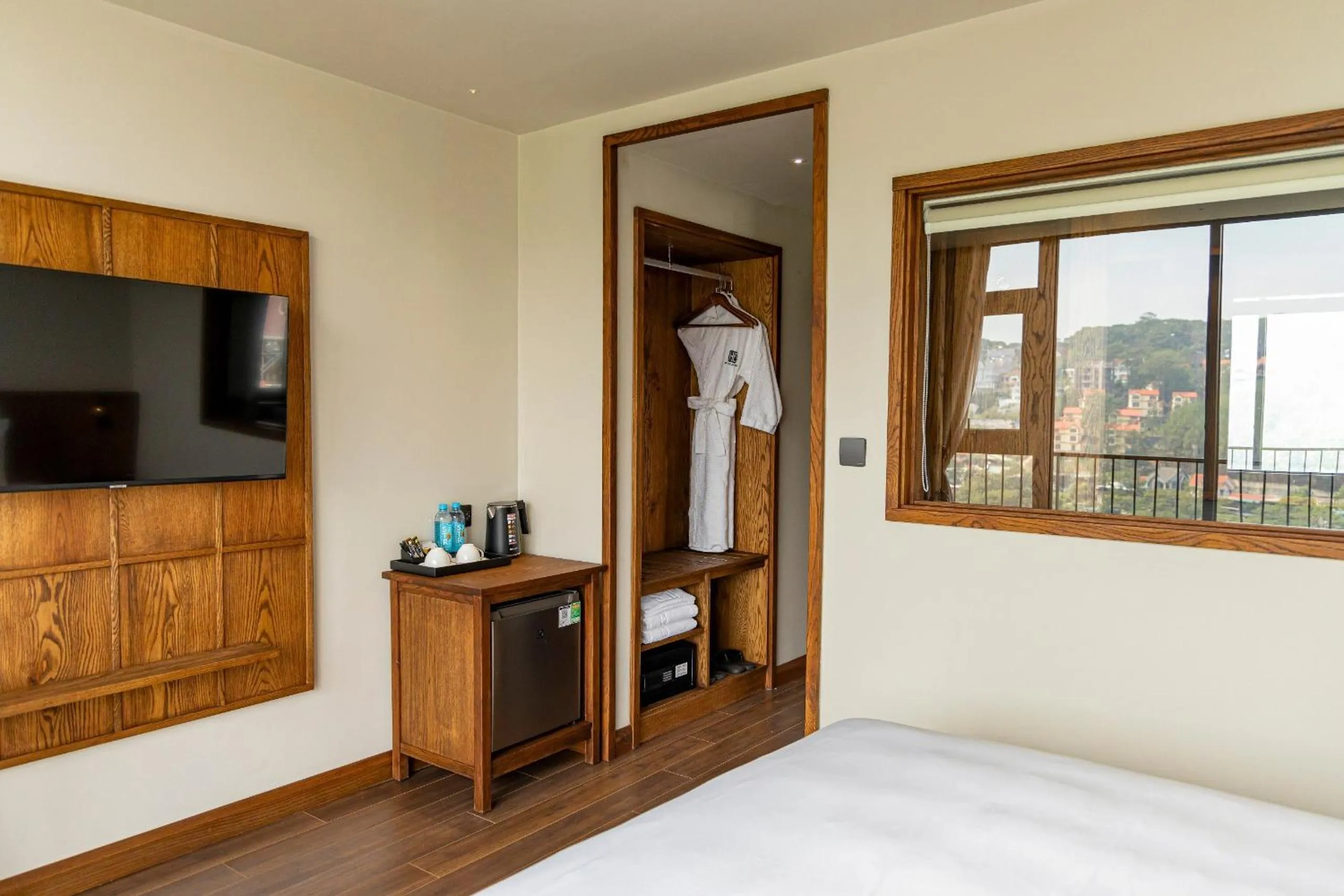 Coffee/tea facilities, Bed in HLS Dalat Lodge