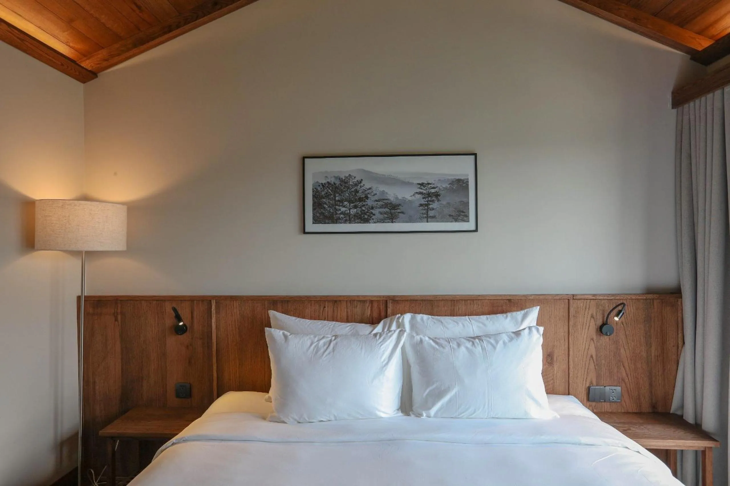 Bed in HLS Dalat Lodge