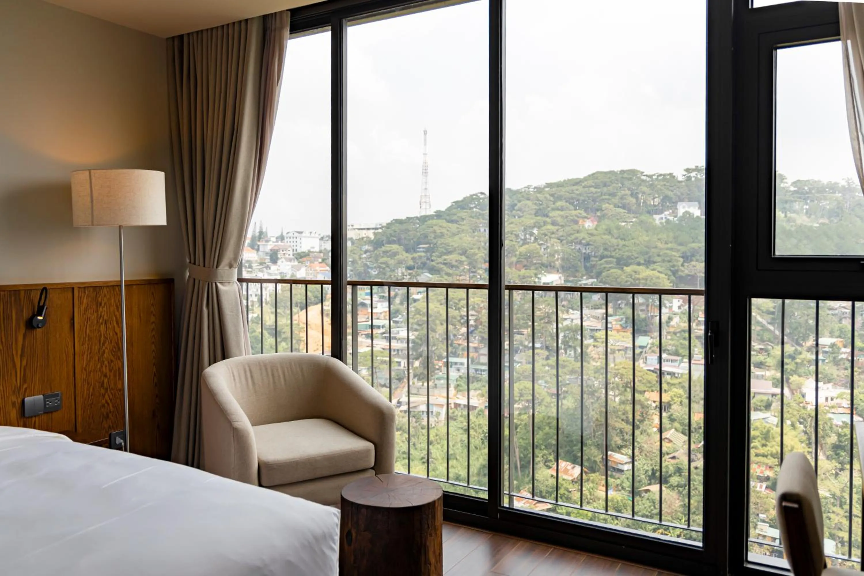 Mountain view, Bed in HLS Dalat Lodge