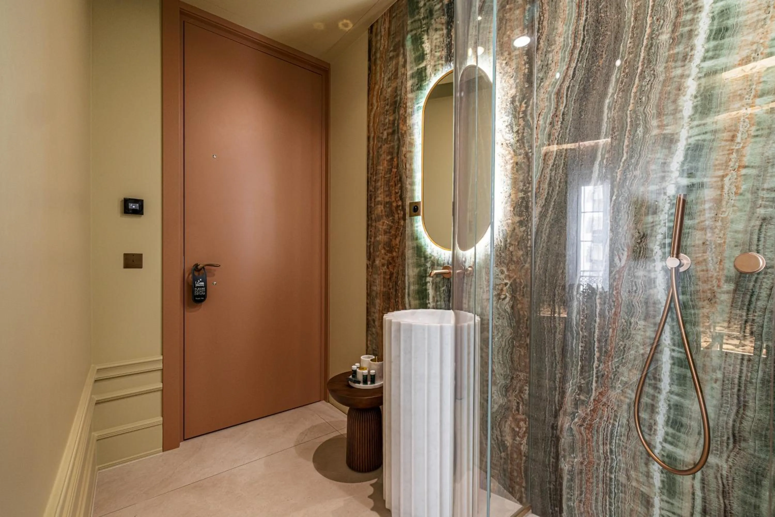 Shower in Naomi Nice