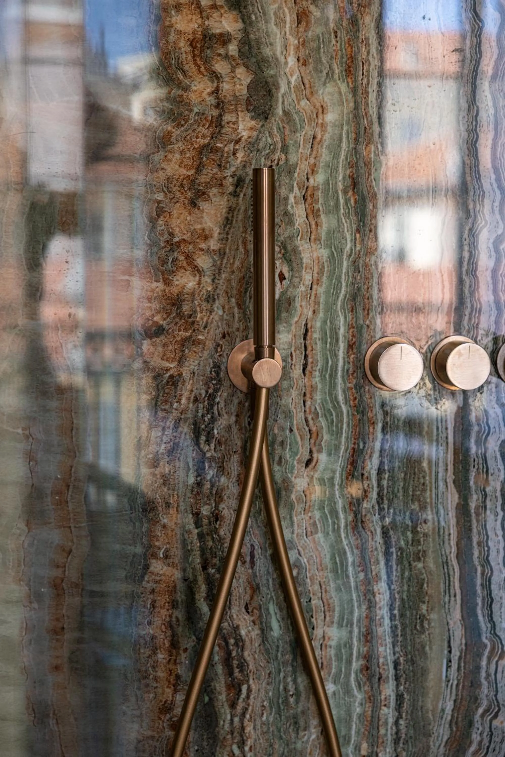 Shower in Naomi Nice